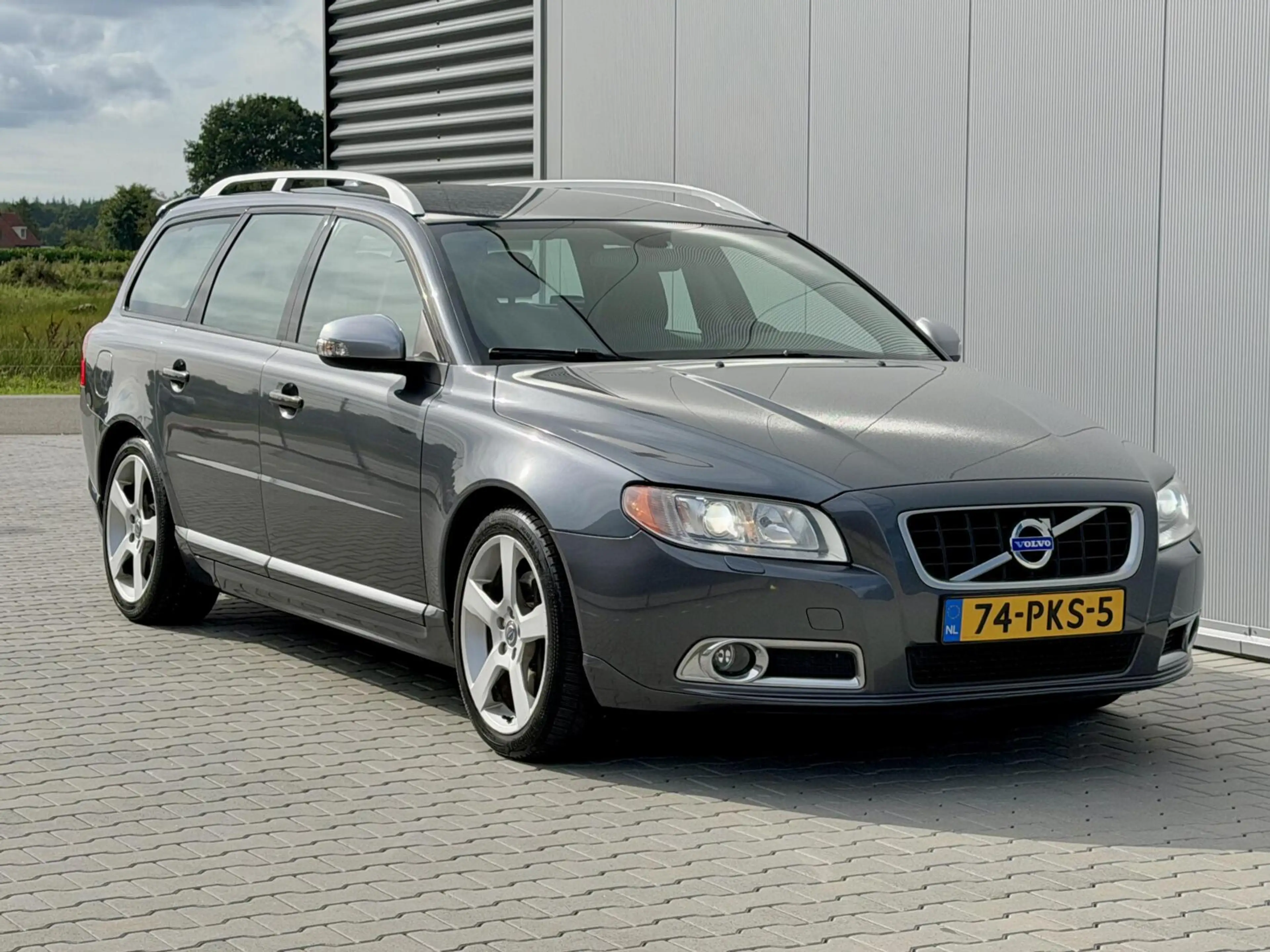 Volvo V70 2.0T Momentum - NL auto - R-design - Nette staat — photo 3