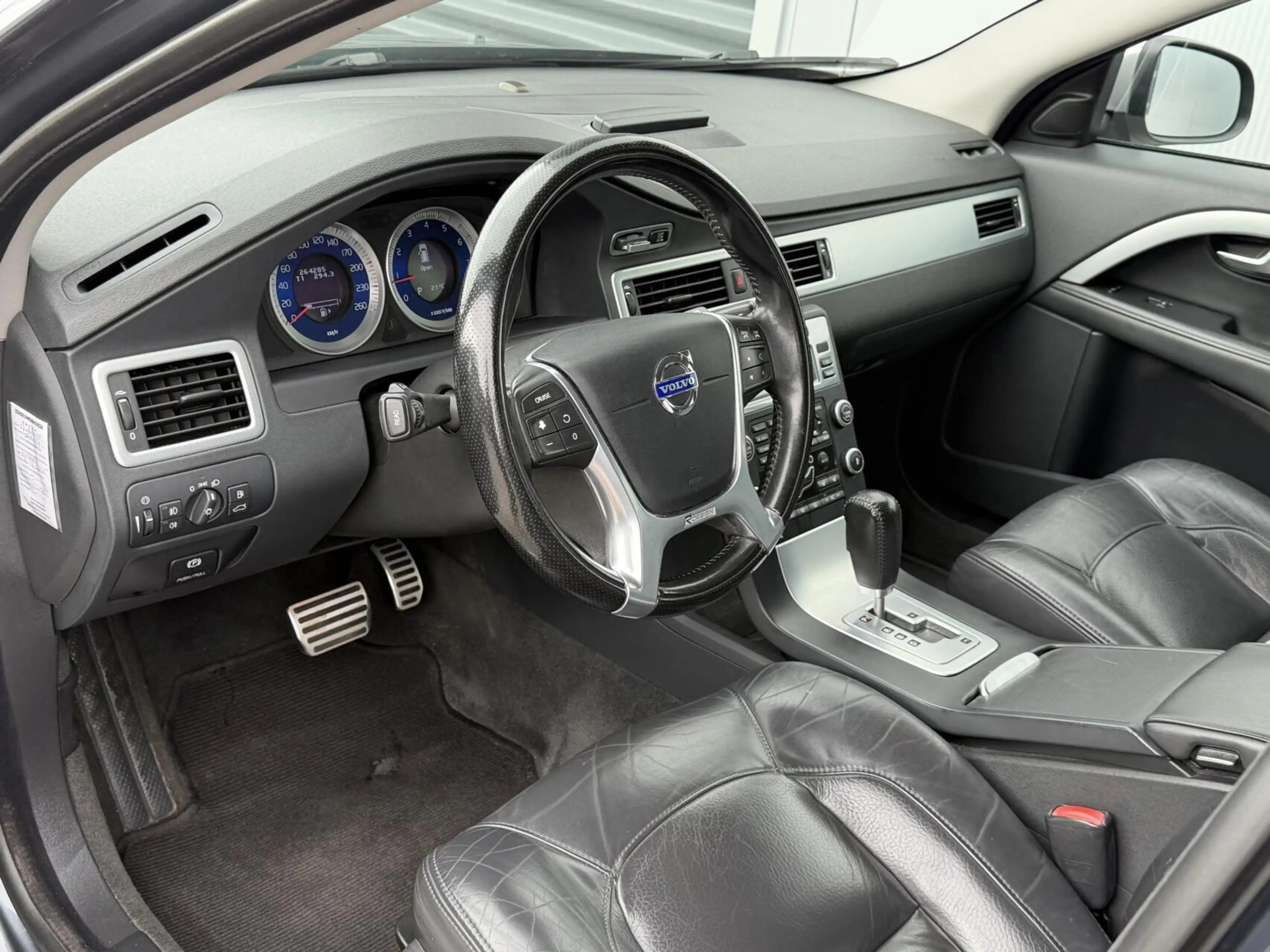Volvo V70 2.0T Momentum - NL auto - R-design - Nette staat — photo 10