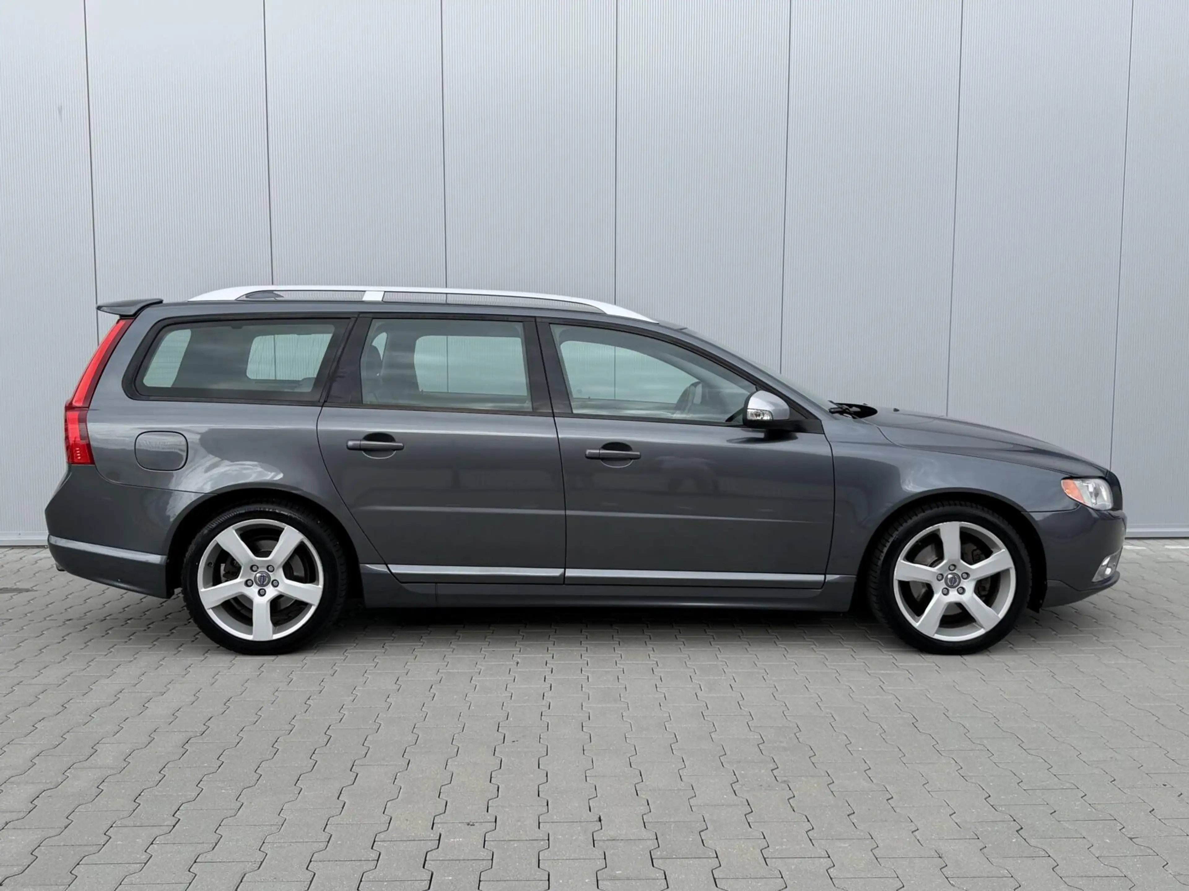 Volvo V70 2.0T Momentum - NL auto - R-design - Nette staat — photo 4