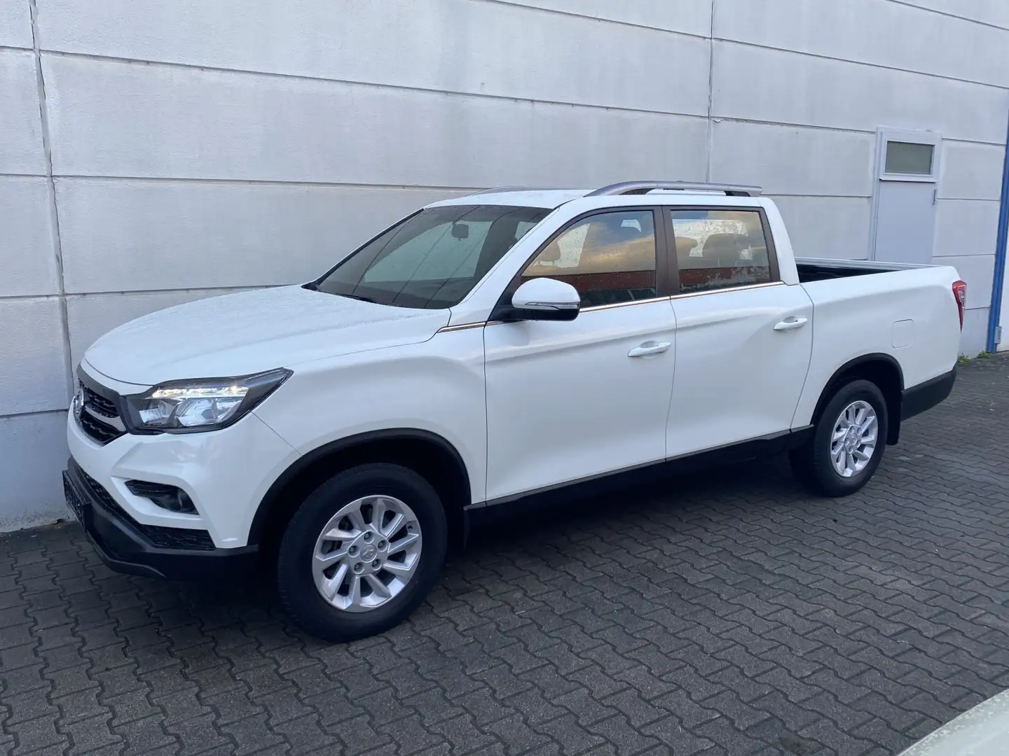 SsangYong Musso Grand 2,2 E-XDI 4WD AT Quartz Nav Weiß - 2