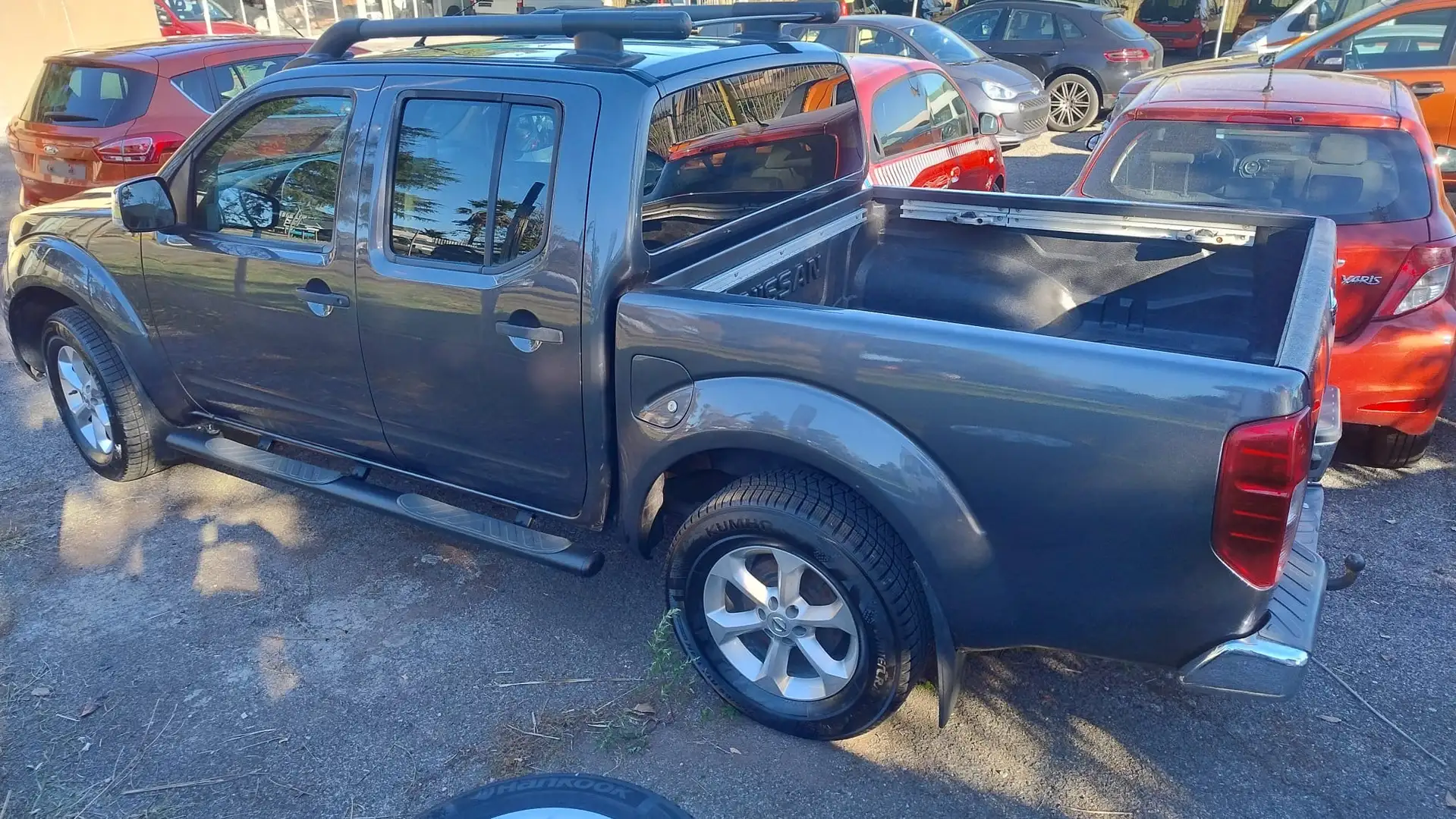 Nissan Navara Navara 2.5 dci d.cab LE Grijs - 2