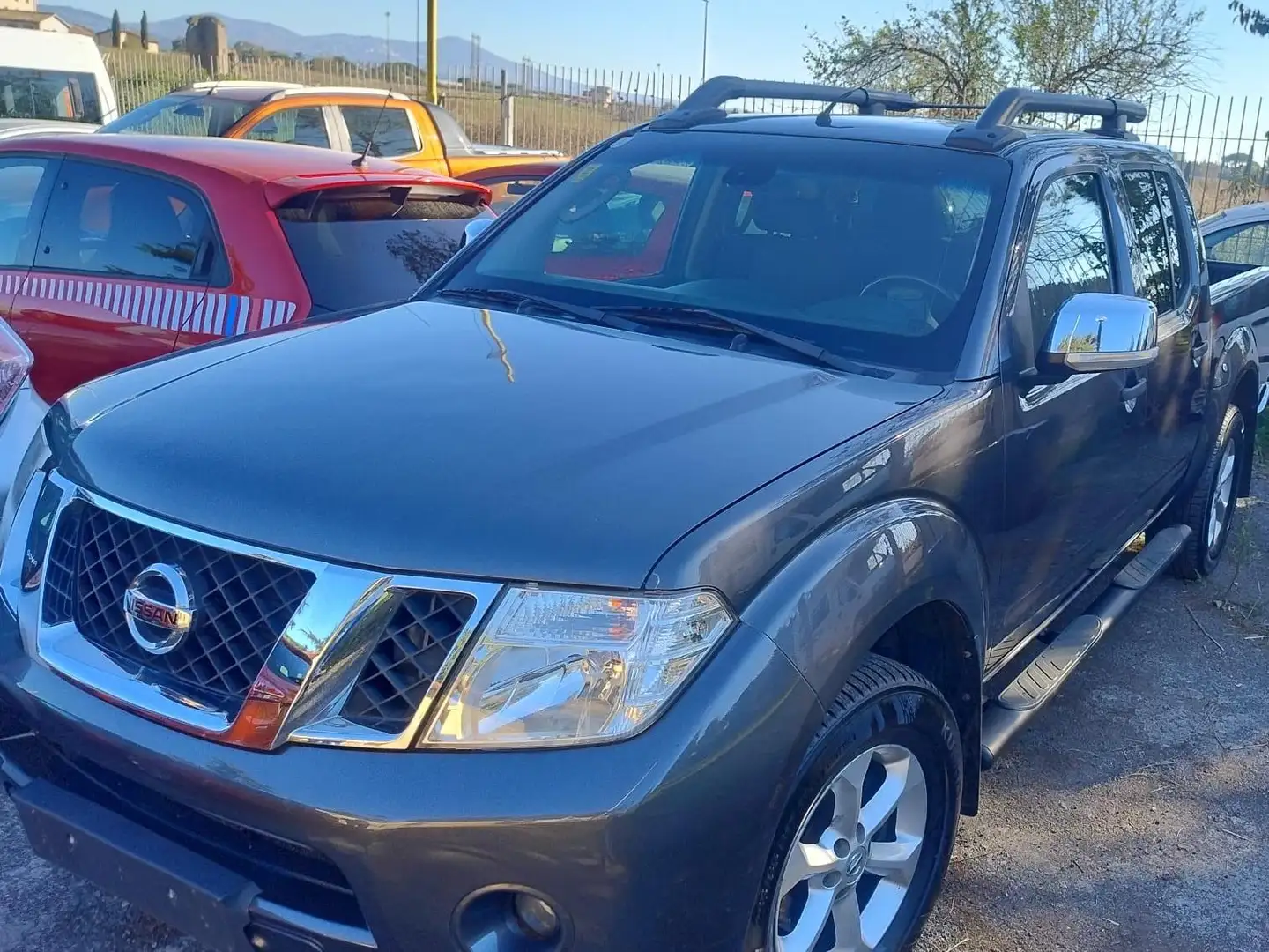 Nissan Navara Navara 2.5 dci d.cab LE Grijs - 1