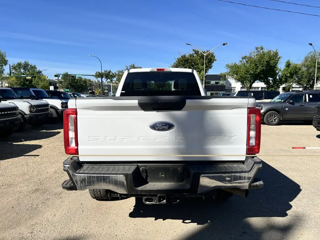 2023 Ford F-350 Super Duty XLT Crew Cab 176 | Tow Hooks | Trailer Sway Contro — photo 8