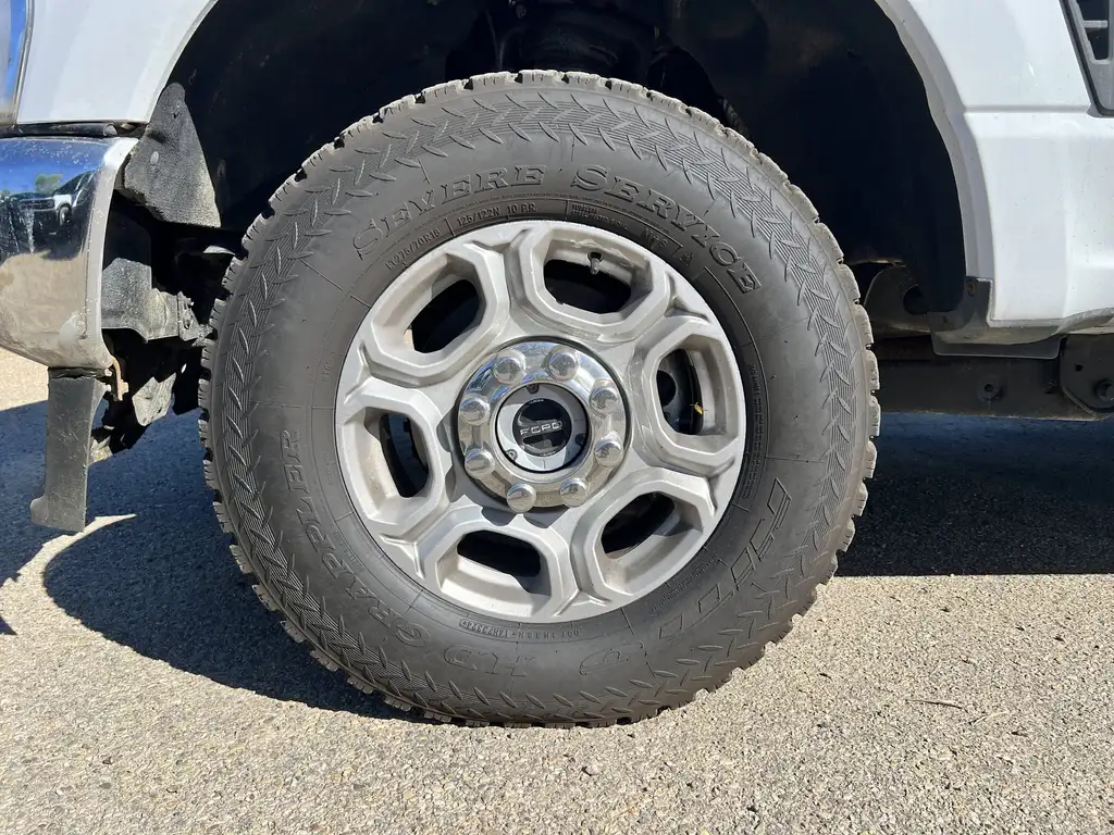 2023 Ford F-350 Super Duty XLT Crew Cab 176 | Tow Hooks | Trailer Sway Contro — photo 5
