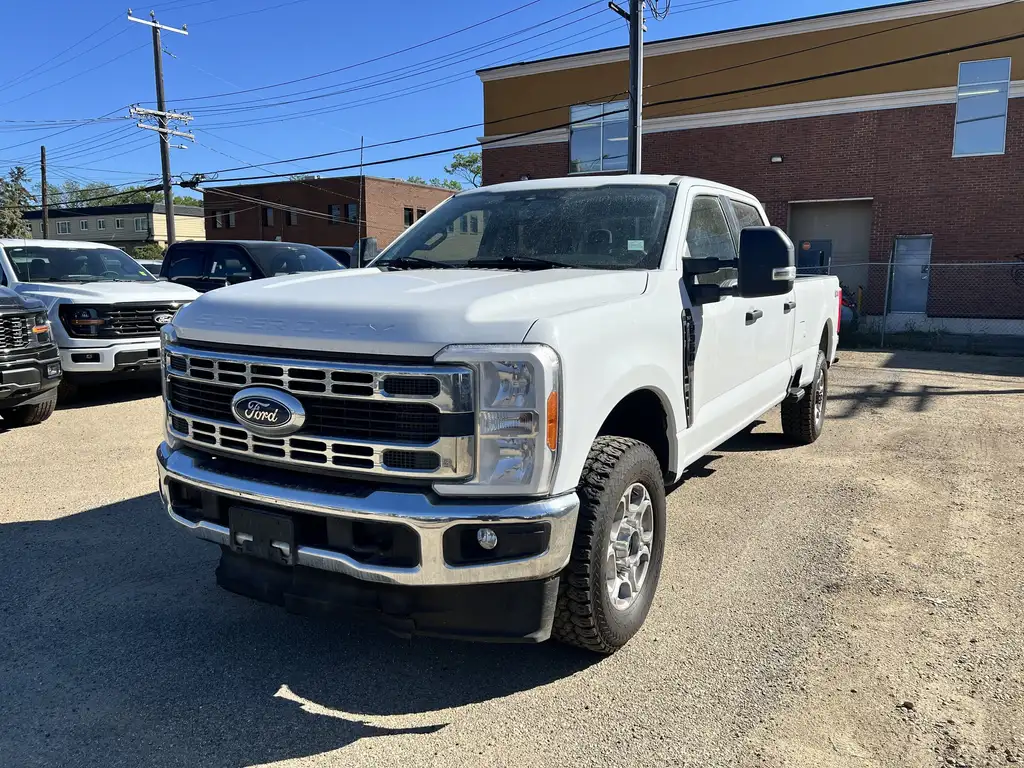 2023 Ford F-350 Super Duty XLT Crew Cab 176 | Tow Hooks | Trailer Sway Contro — photo 2