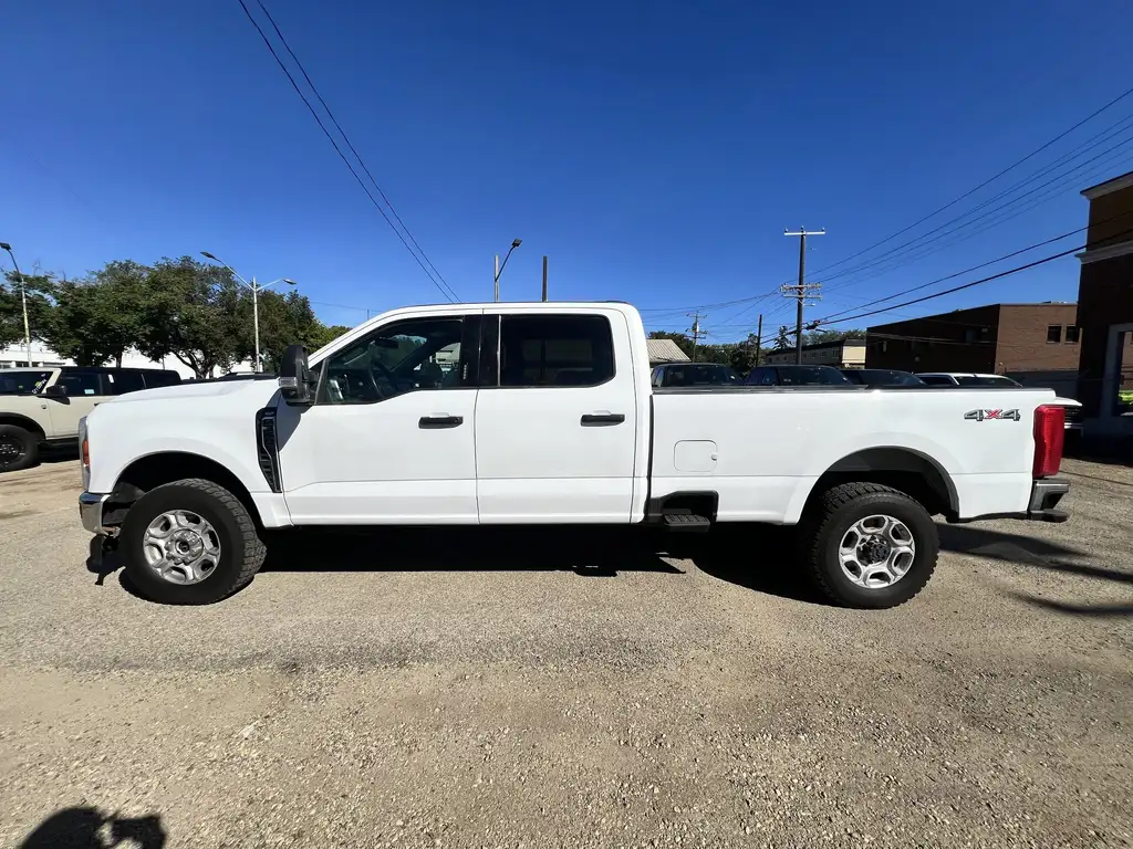 2023 Ford F-350 Super Duty XLT Crew Cab 176 | Tow Hooks | Trailer Sway Contro — photo 6