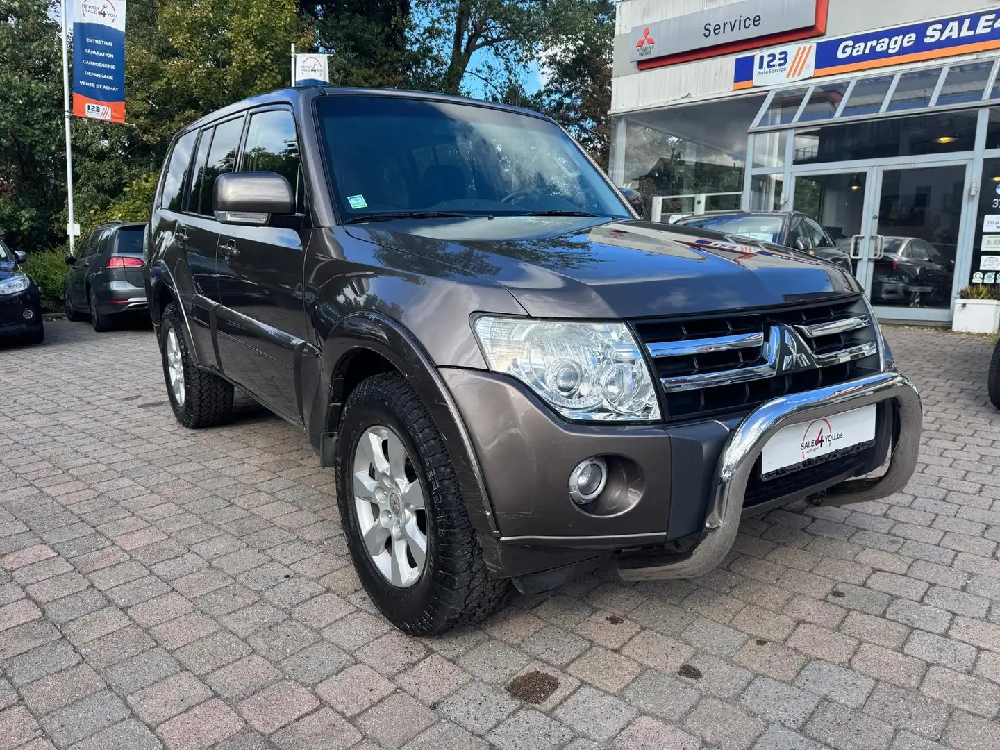 Mitsubishi Pajero Pajero 3.2 DI-D Invite Grijs - 2