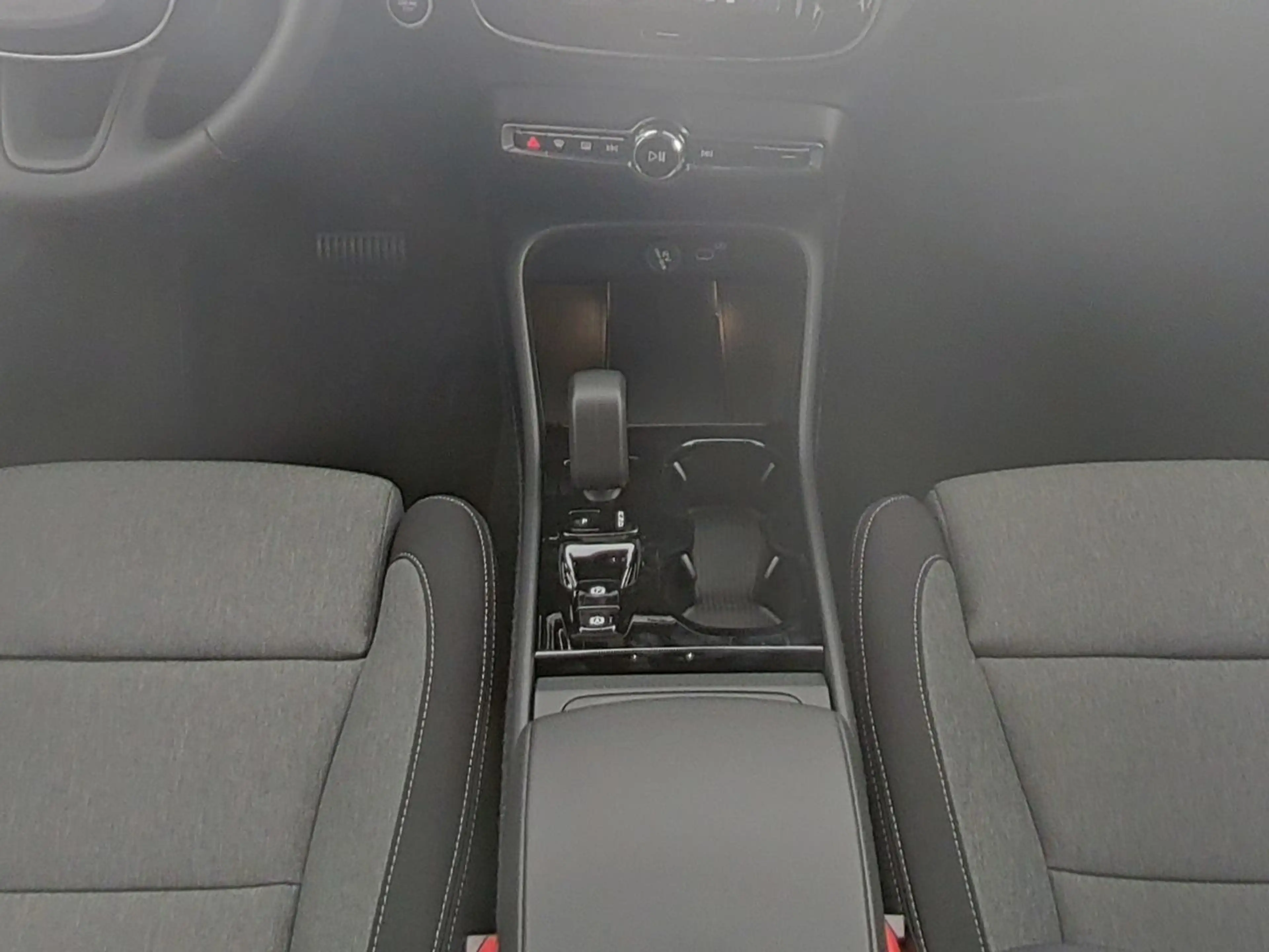 Volvo XC40 B4 Plus Dark 2WD !! STANDHZG. + 360° !! — photo 7