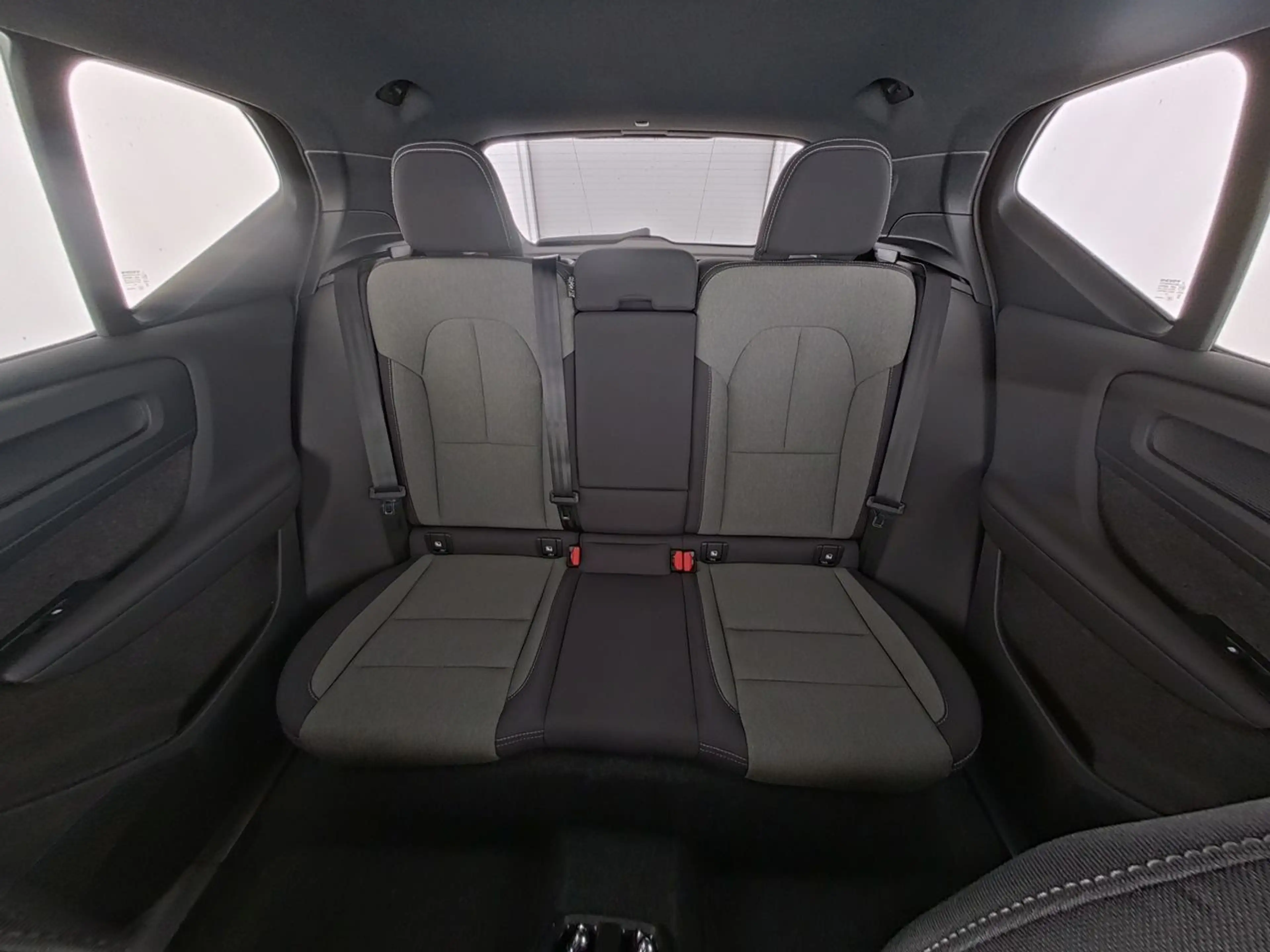 Volvo XC40 B4 Plus Dark 2WD !! STANDHZG. + 360° !! — photo 8