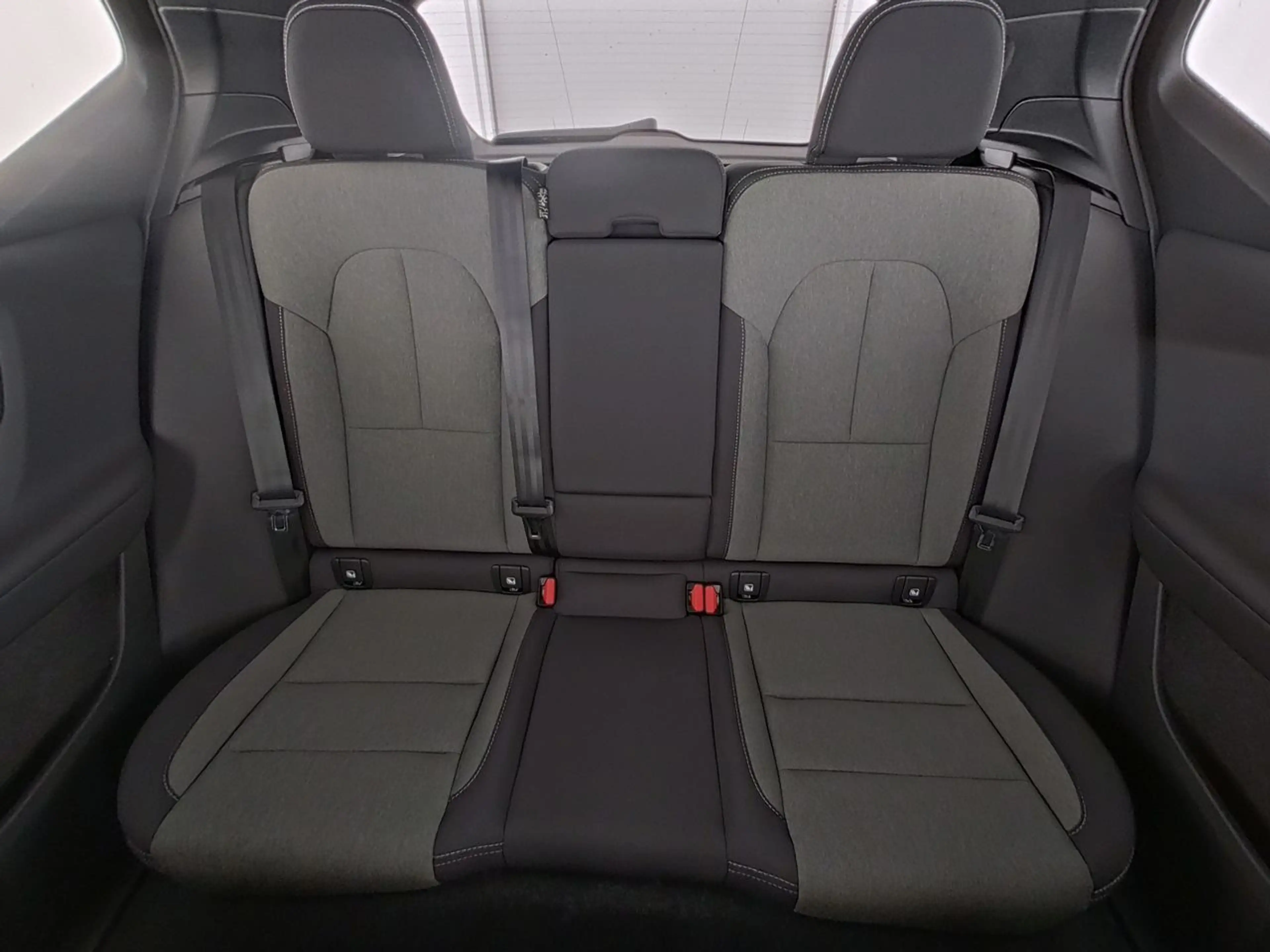Volvo XC40 B4 Plus Dark 2WD !! STANDHZG. + 360° !! — photo 14