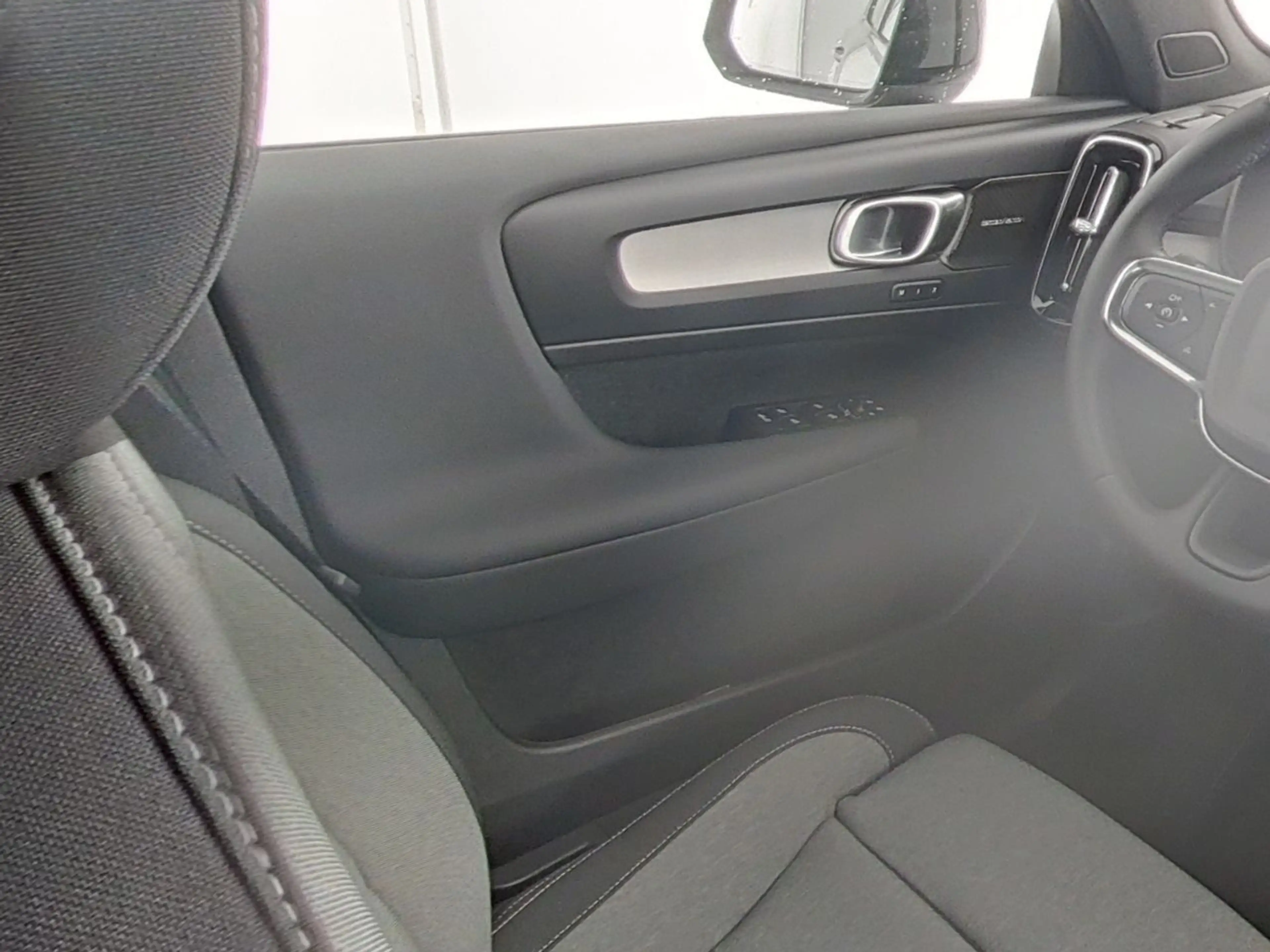 Volvo XC40 B4 Plus Dark 2WD !! STANDHZG. + 360° !! — photo 13