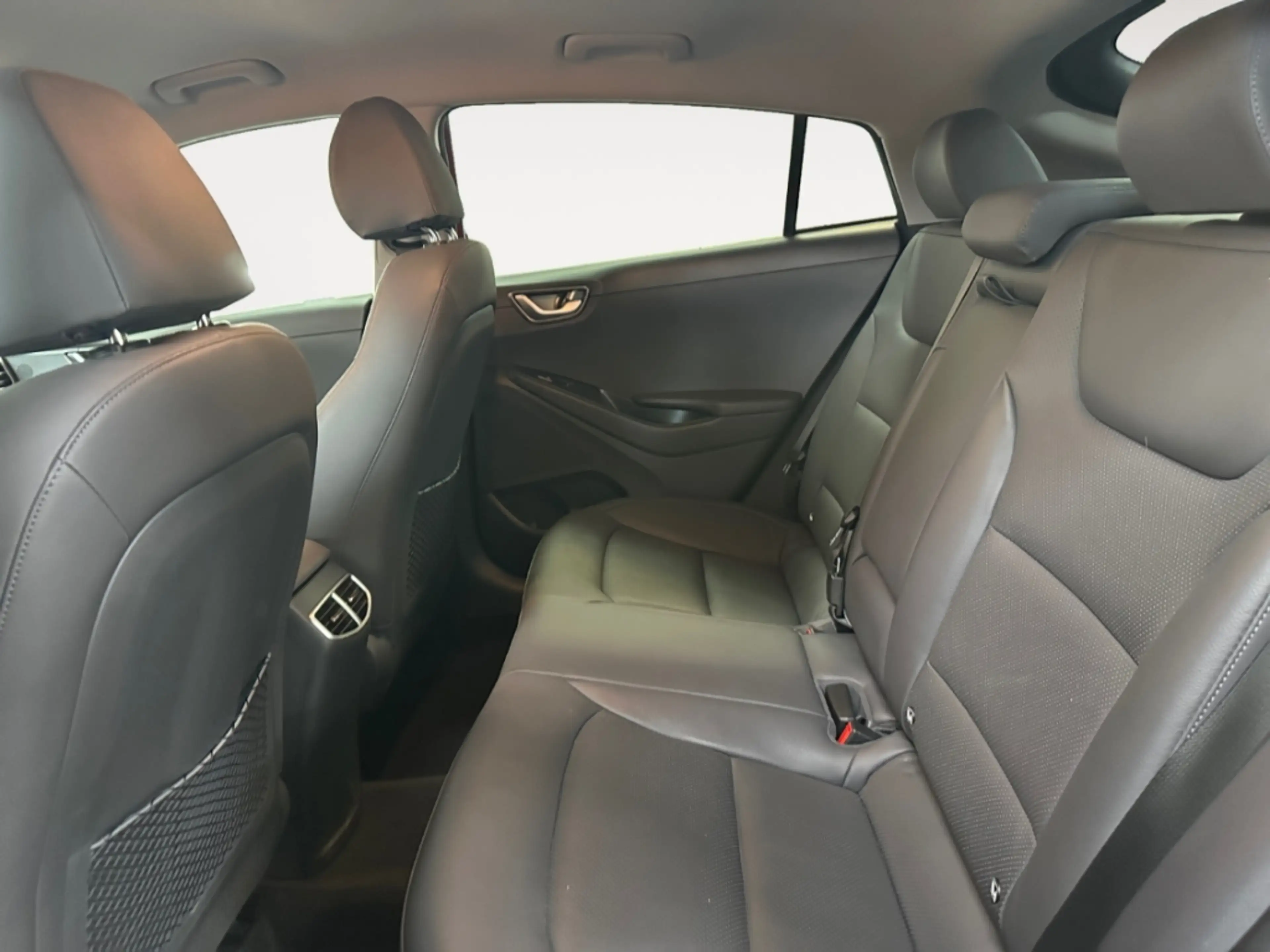 Hyundai IONIQ Premium GDI AUTOMATIK NAV LED DIG-DISPLAY KAMERA A — photo 12