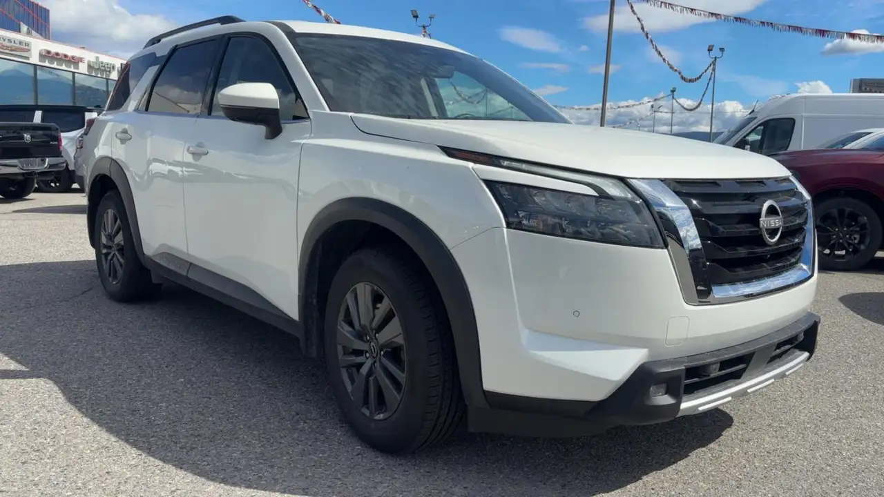 Nissan Pathfinder снимка Nissan Pathfinder