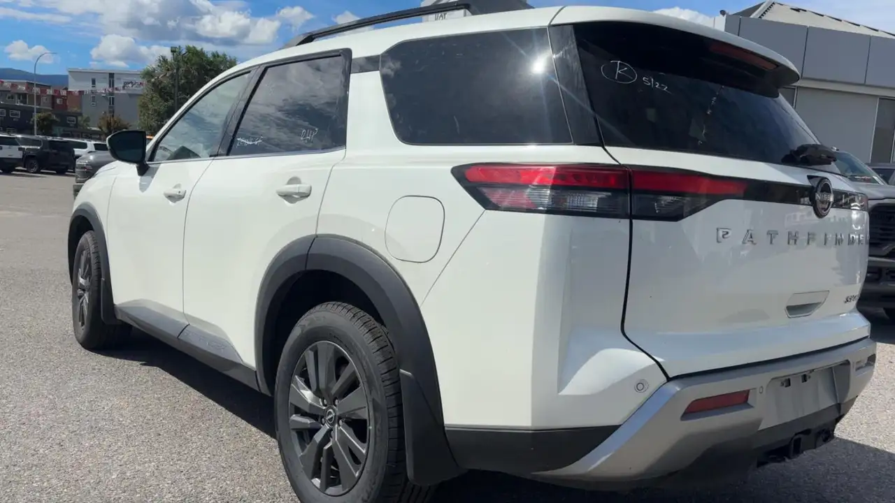 Nissan Pathfinder снимка Nissan Pathfinder