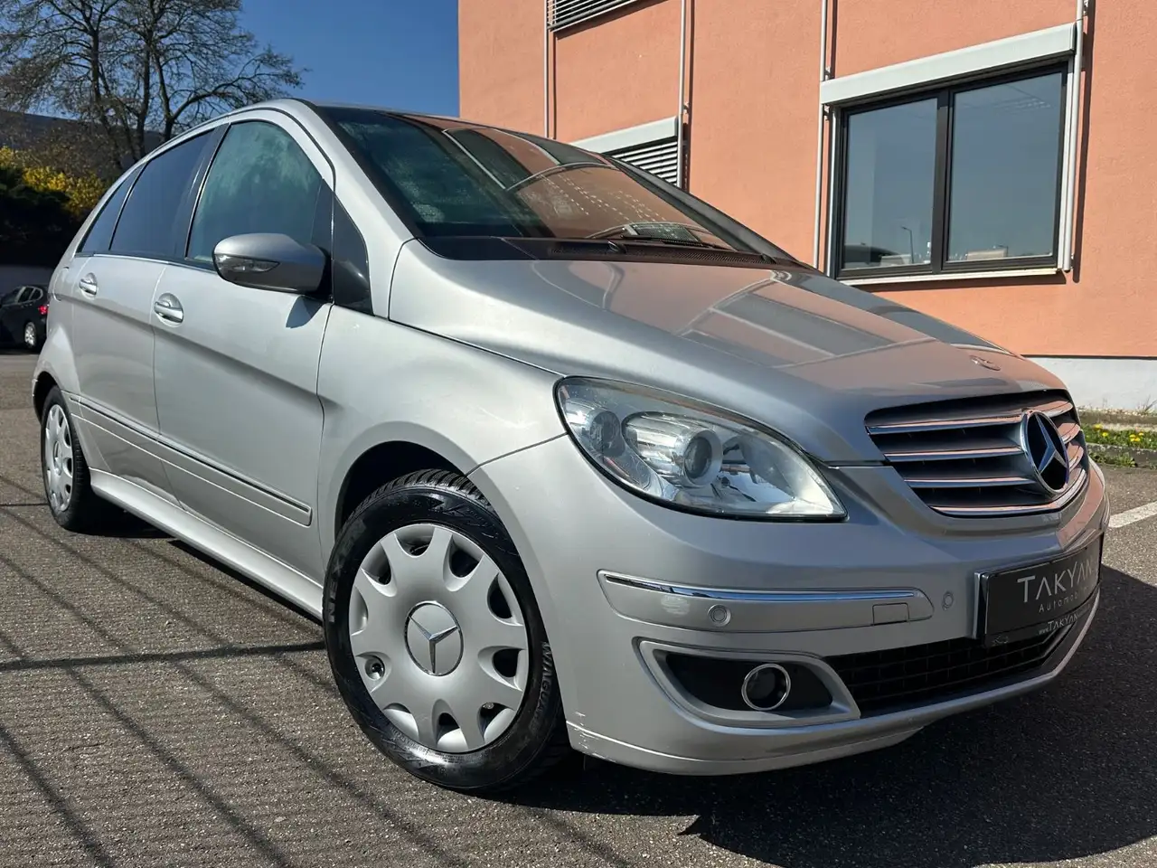 Mercedes-Benz B 200