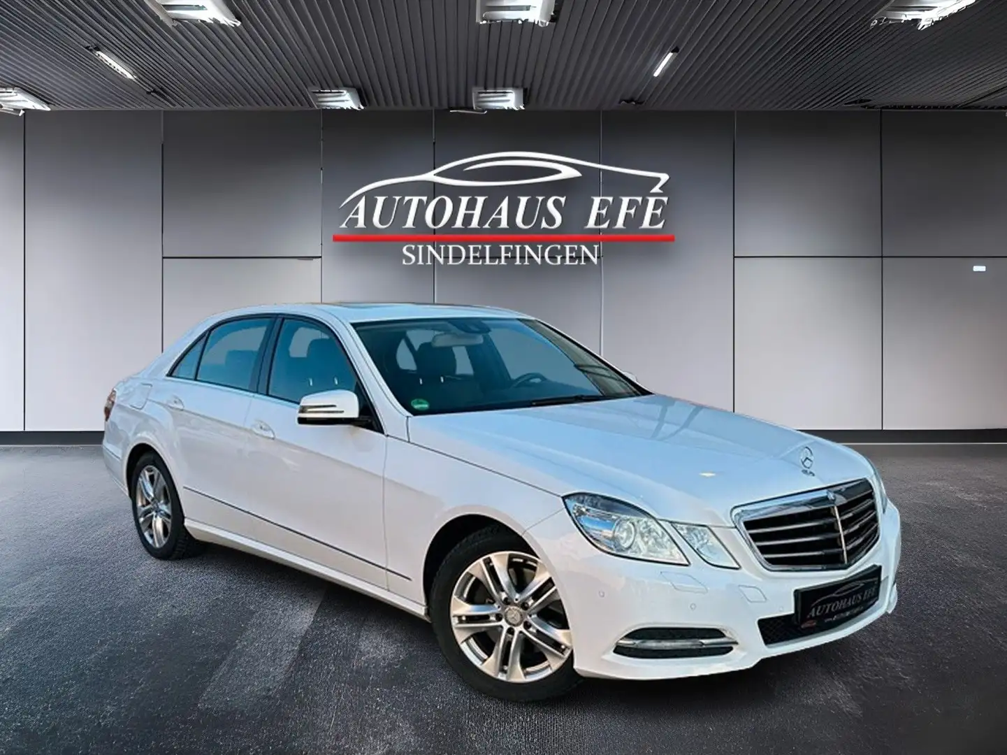 Mercedes-Benz E 350 CDIAvantgNAVI-COMAND/T;LEDER/SHD/BI XENON Bílá - 2