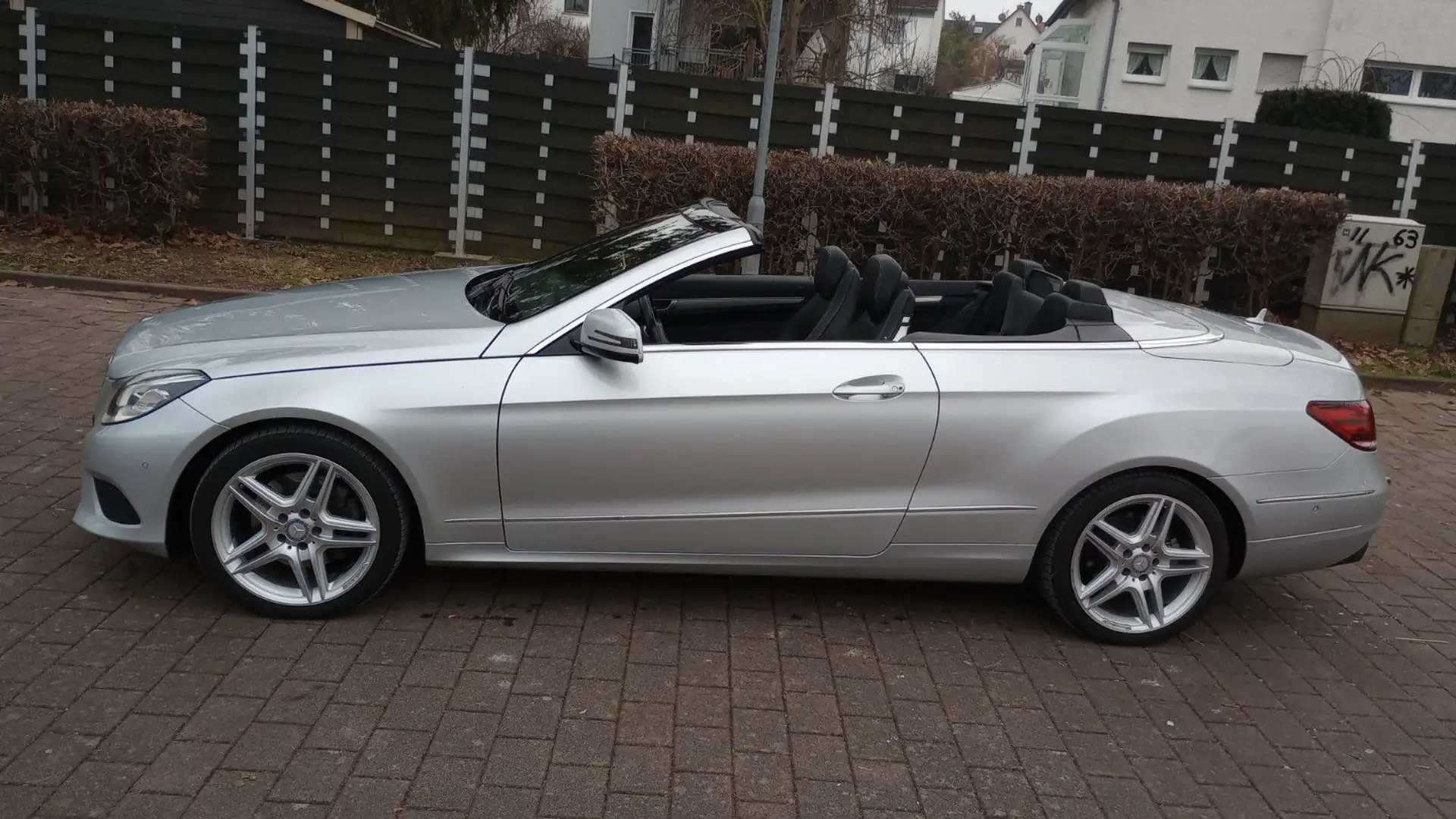 Mercedes-Benz E 250 Cabrio Auto Leder Navi Airscarf Scheckheft Argent - 2