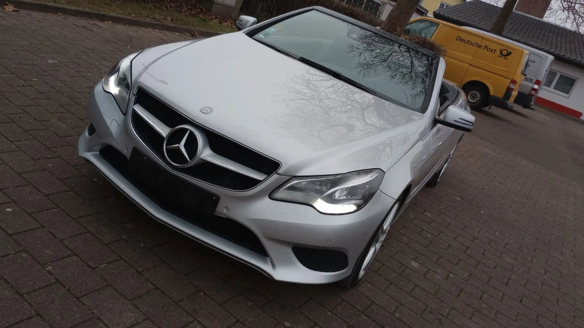 Mercedes-Benz E 250 Cabrio Auto Leder Navi Airscarf Scheckheft Argent - 1