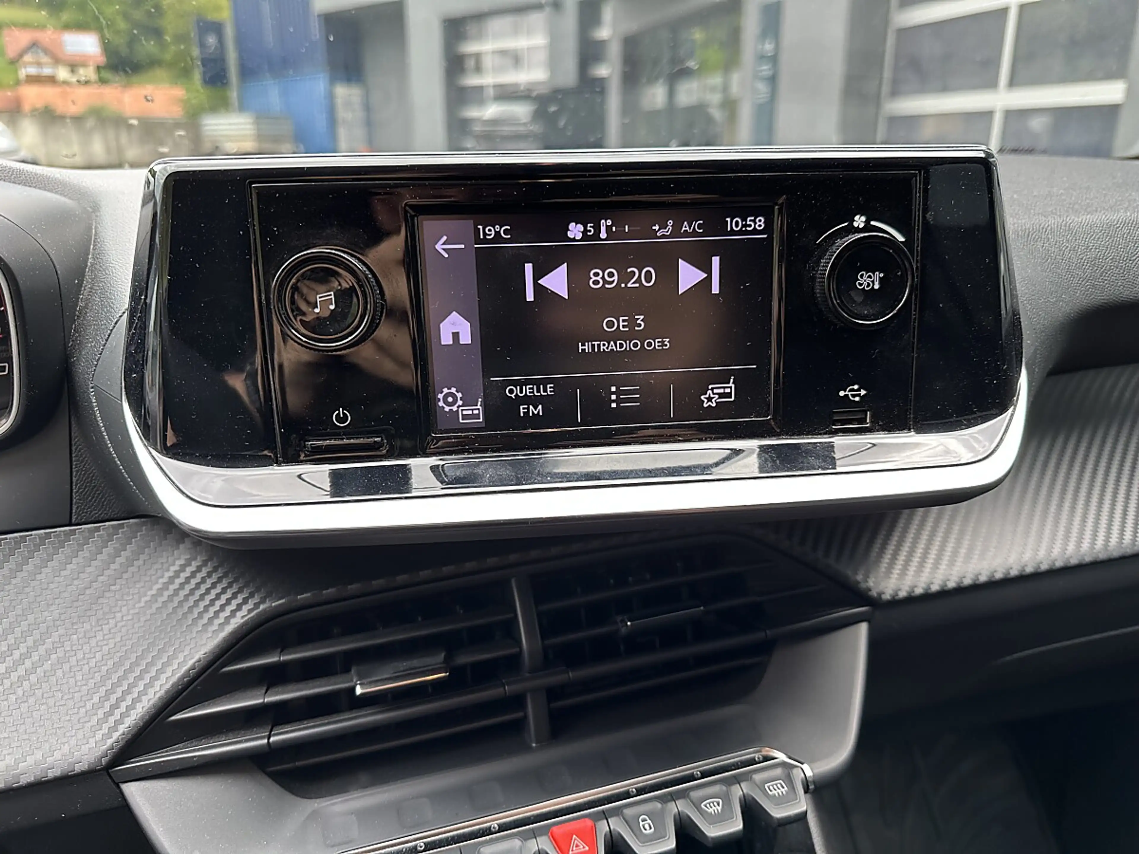 Peugeot 208 1.2 PureTech 75 Like (EURO 6d) — photo 11