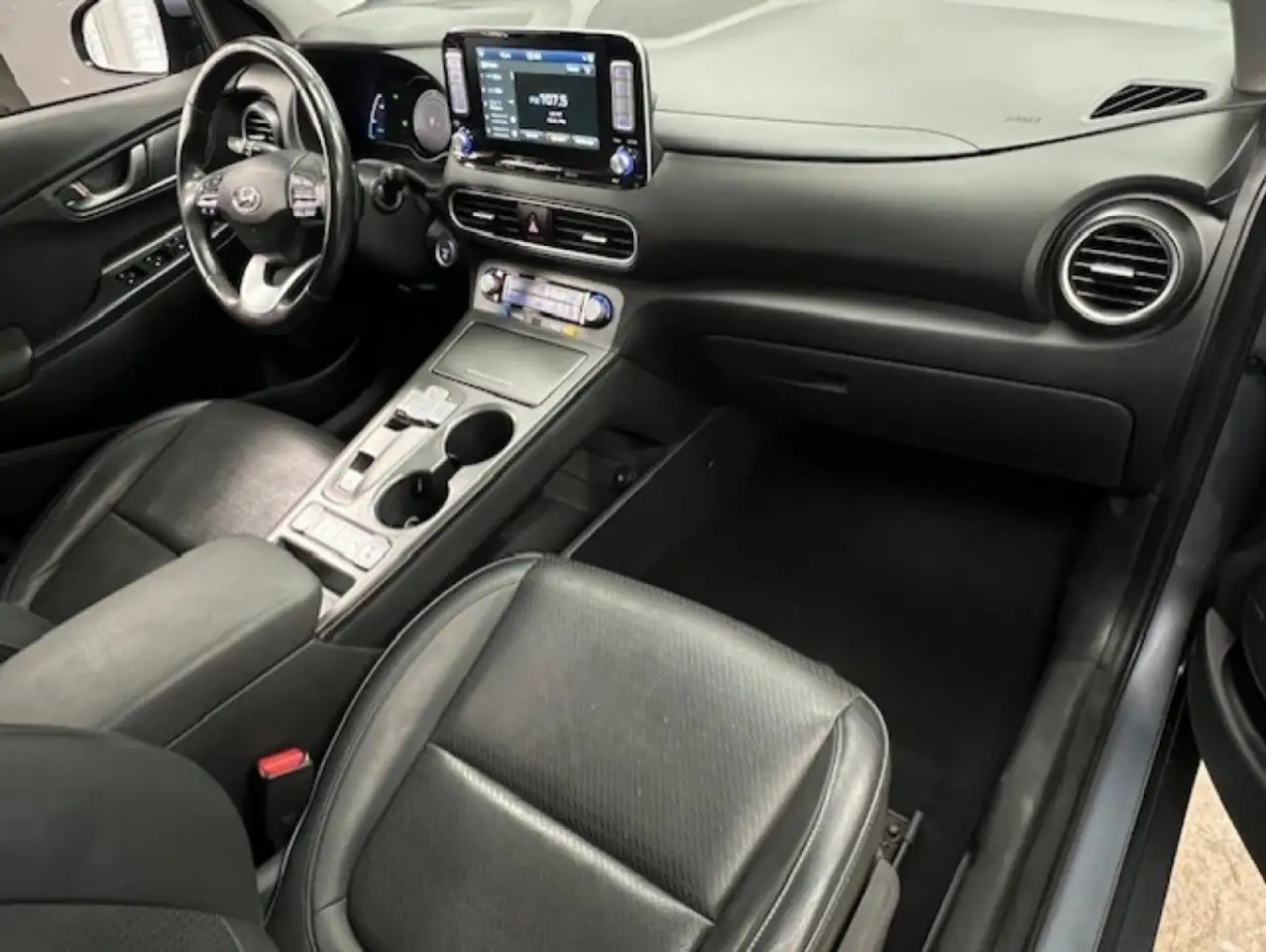 Hyundai KONA снимка Hyundai KONA