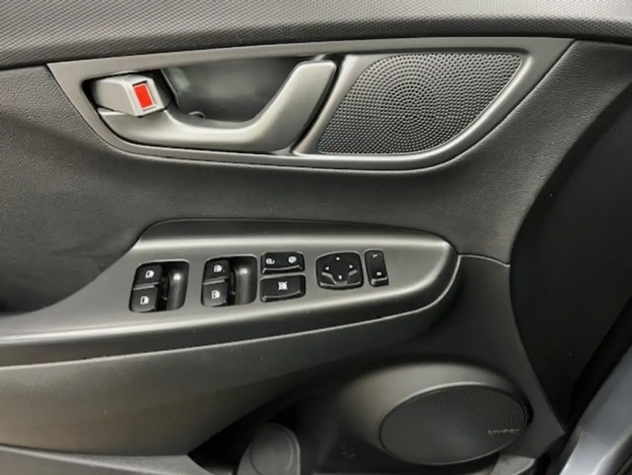 Hyundai KONA снимка Hyundai KONA