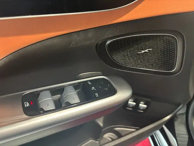 Mercedes-Benz C-Class view 13