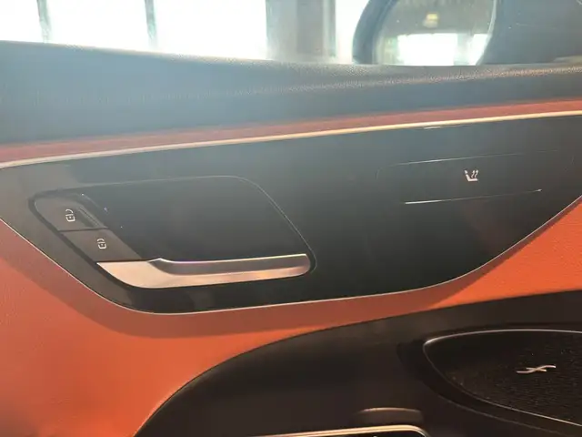 Mercedes-Benz C-Class view 11