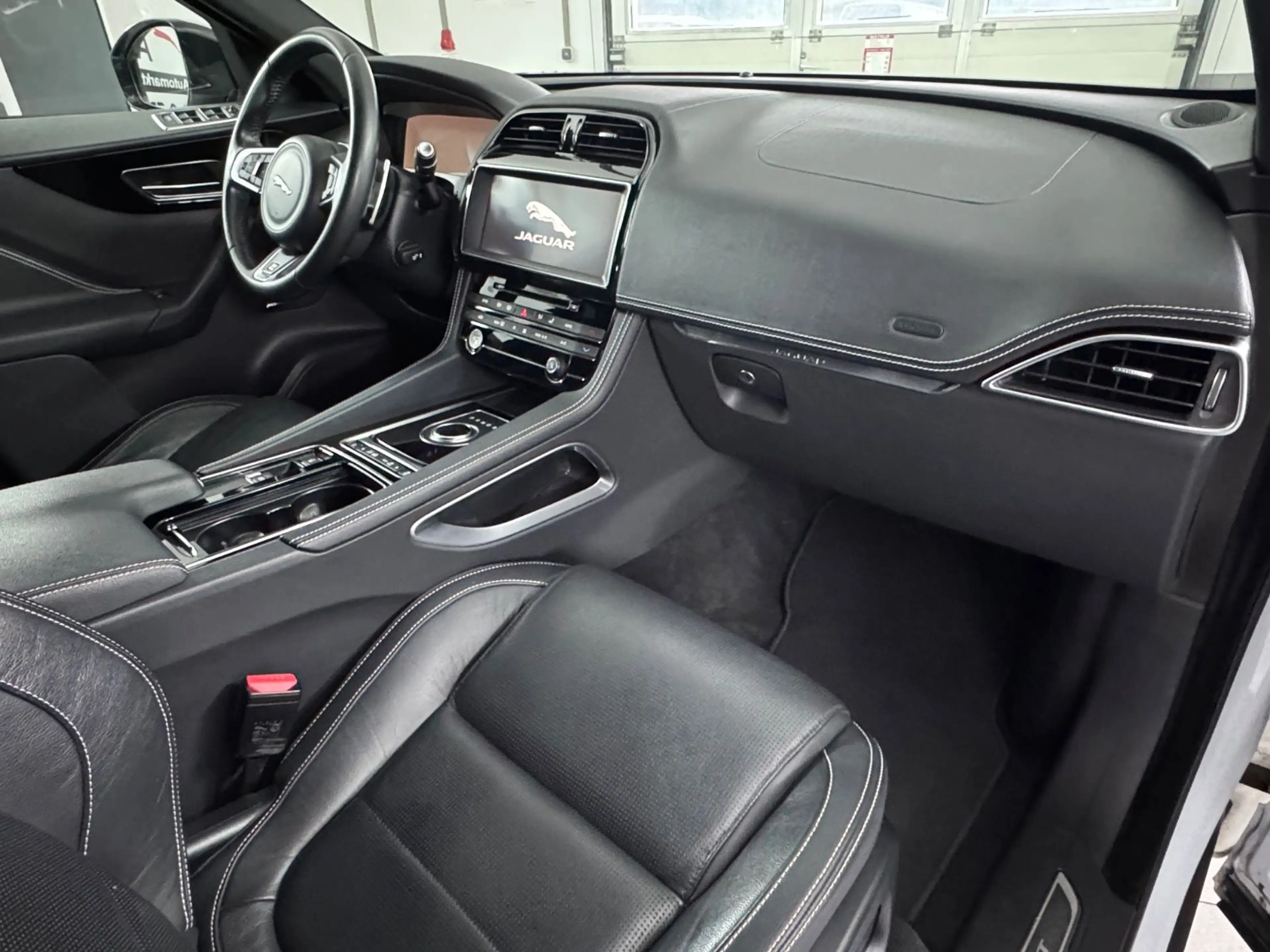 Jaguar F-Pace F-PACE R-Sport Virtuelles Cockpit | Black Pack — photo 15