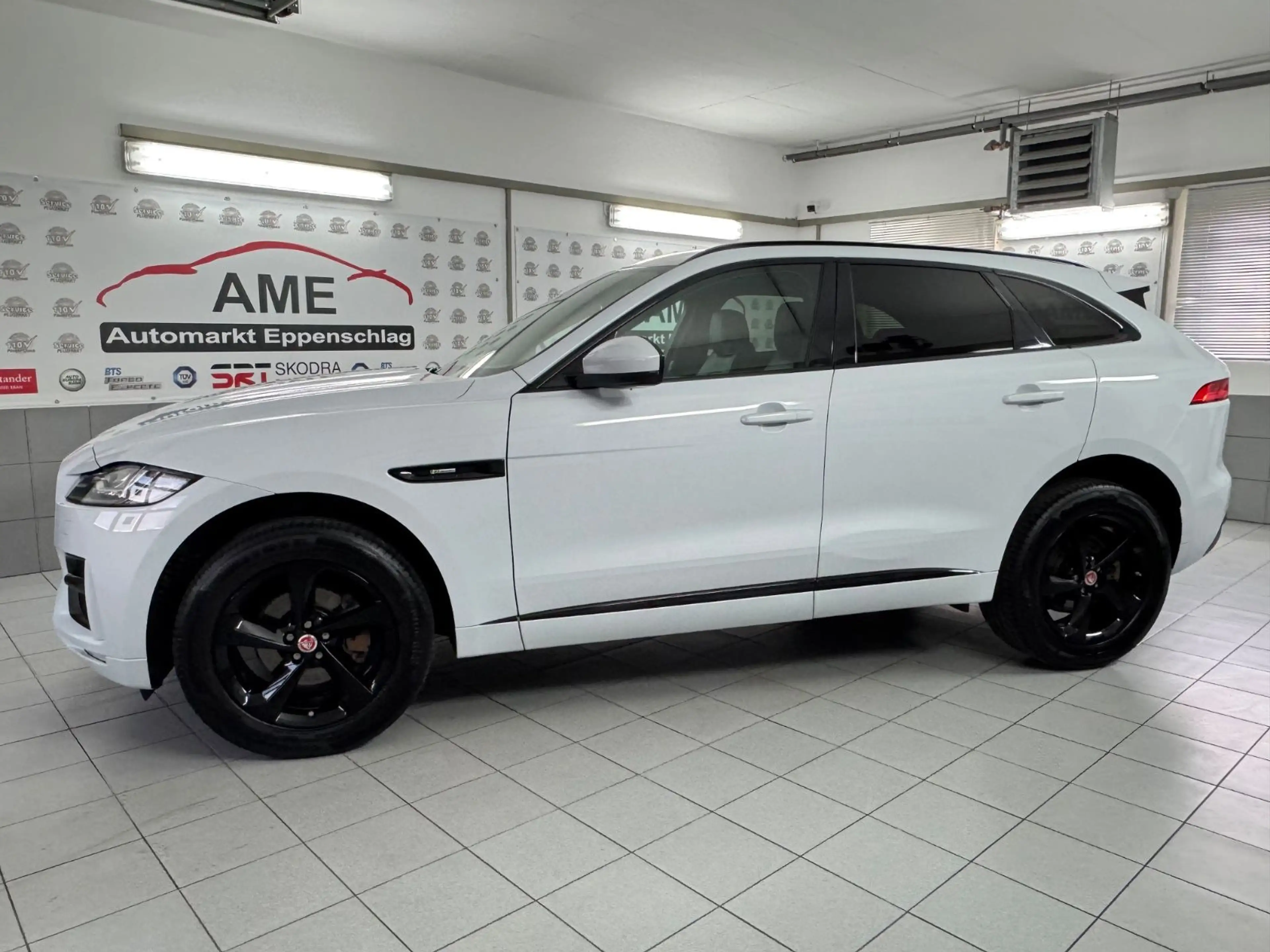 Jaguar F-Pace F-PACE R-Sport Virtuelles Cockpit | Black Pack — photo 10