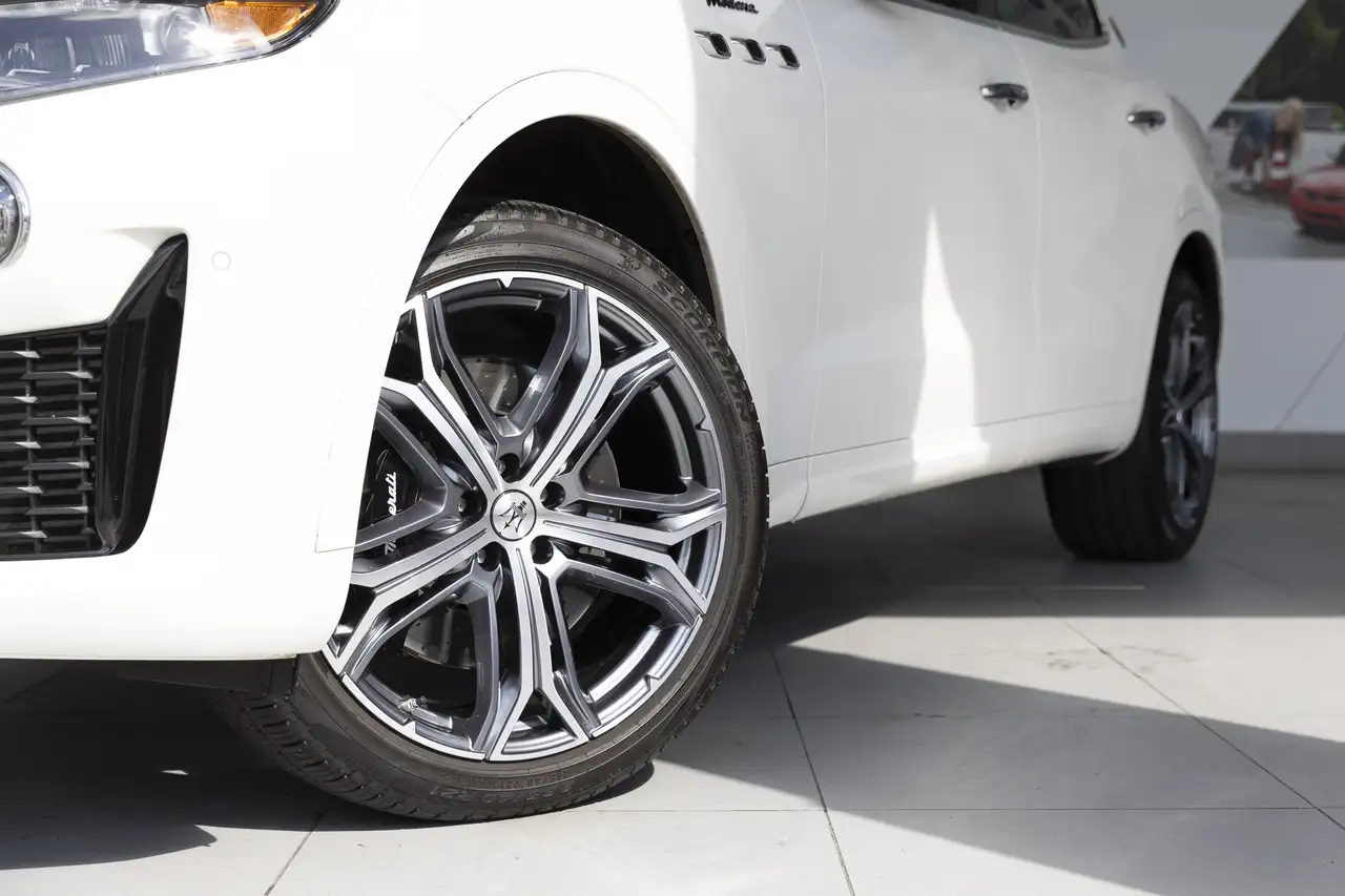 Maserati Levante снимка Maserati Levante