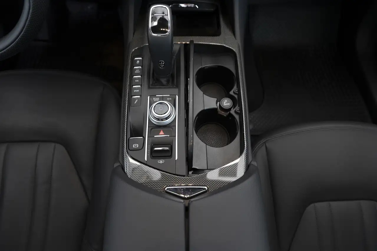 Maserati Levante снимка Maserati Levante