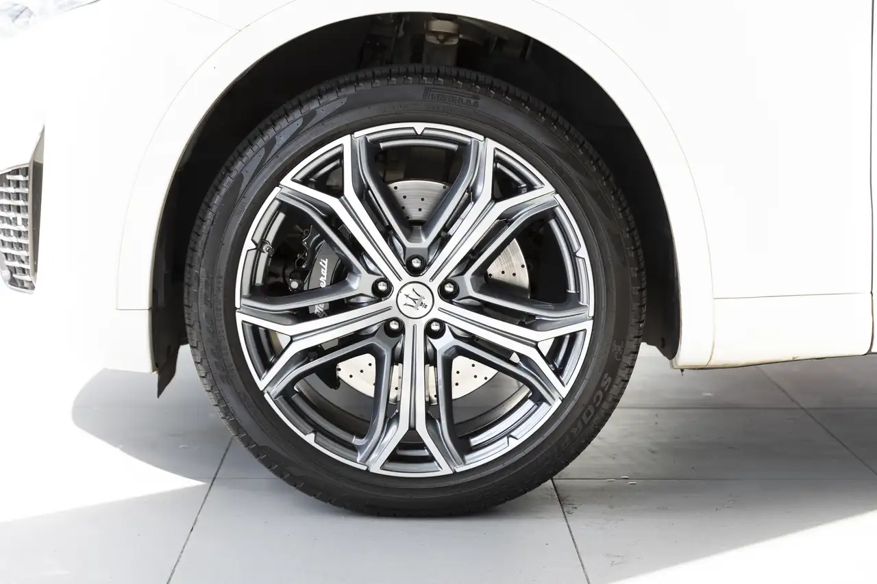 Maserati Levante снимка Maserati Levante
