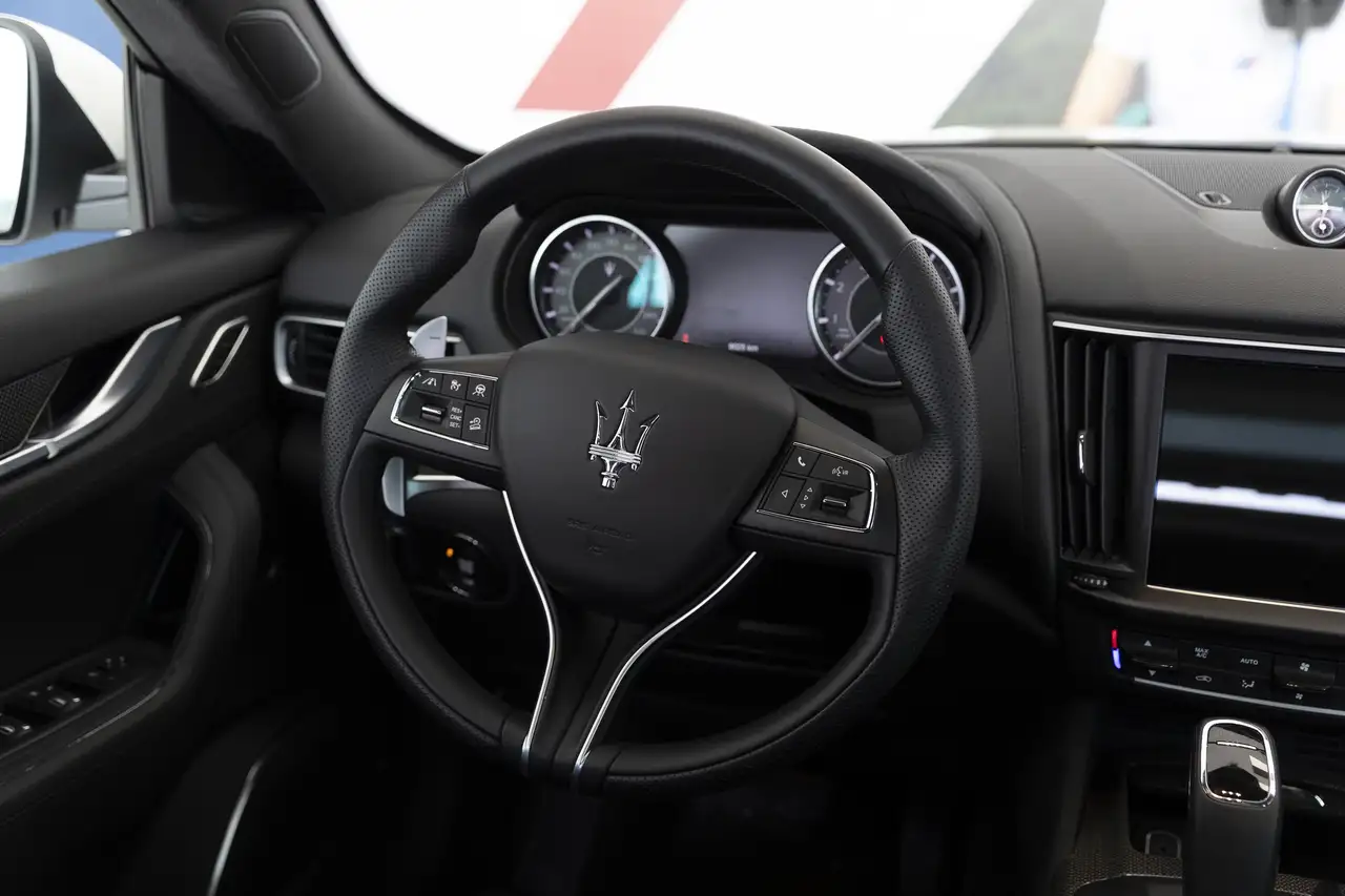 Maserati Levante снимка Maserati Levante