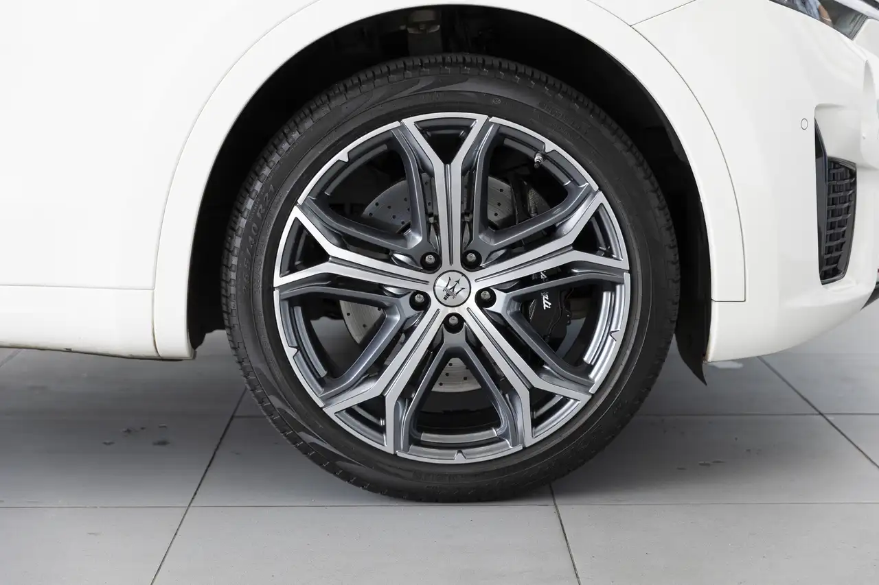 Maserati Levante снимка Maserati Levante