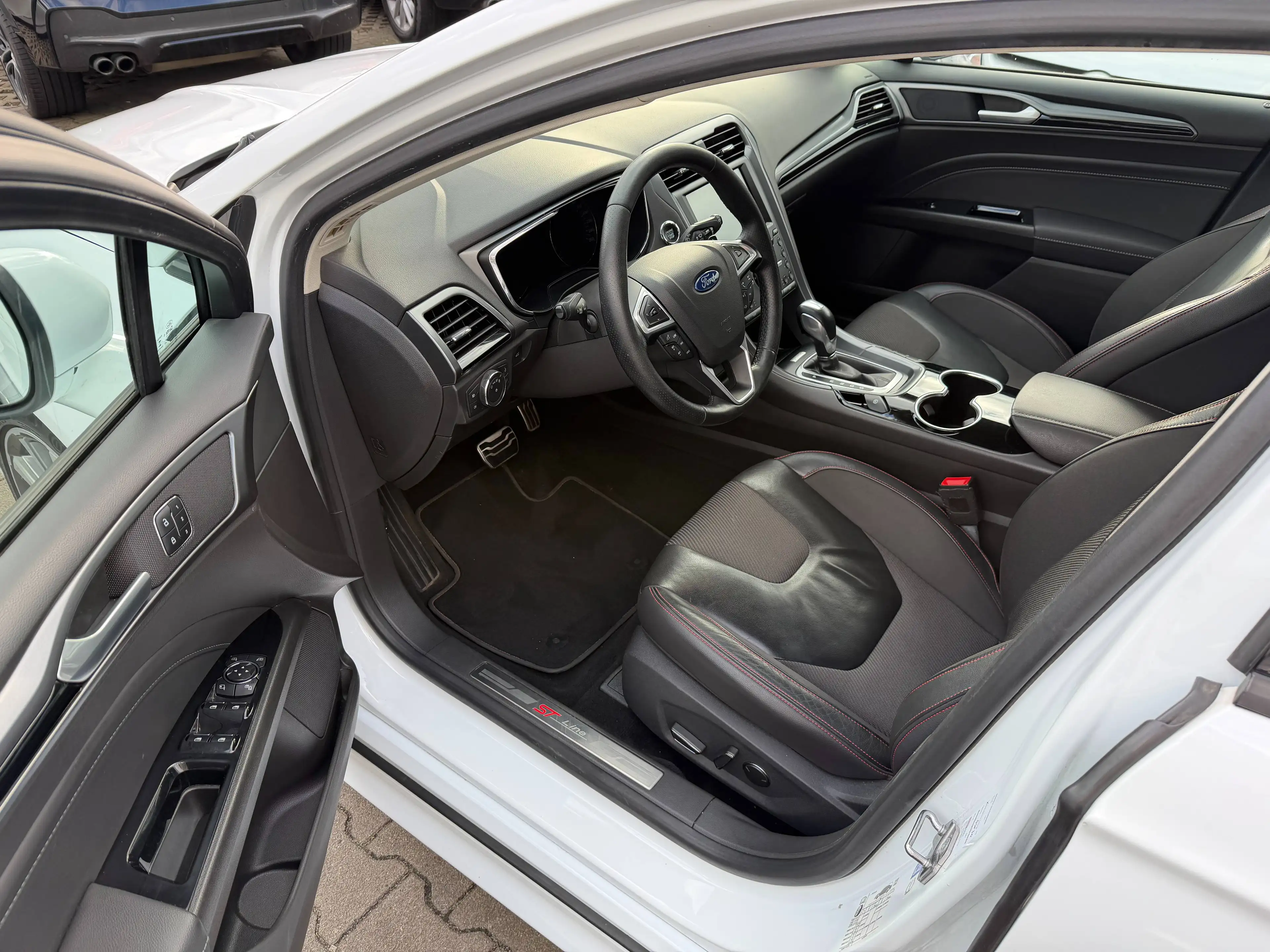 Ford Mondeo ST-Line~AWD~Automatik~Panorama~LED~Ahk — photo 11