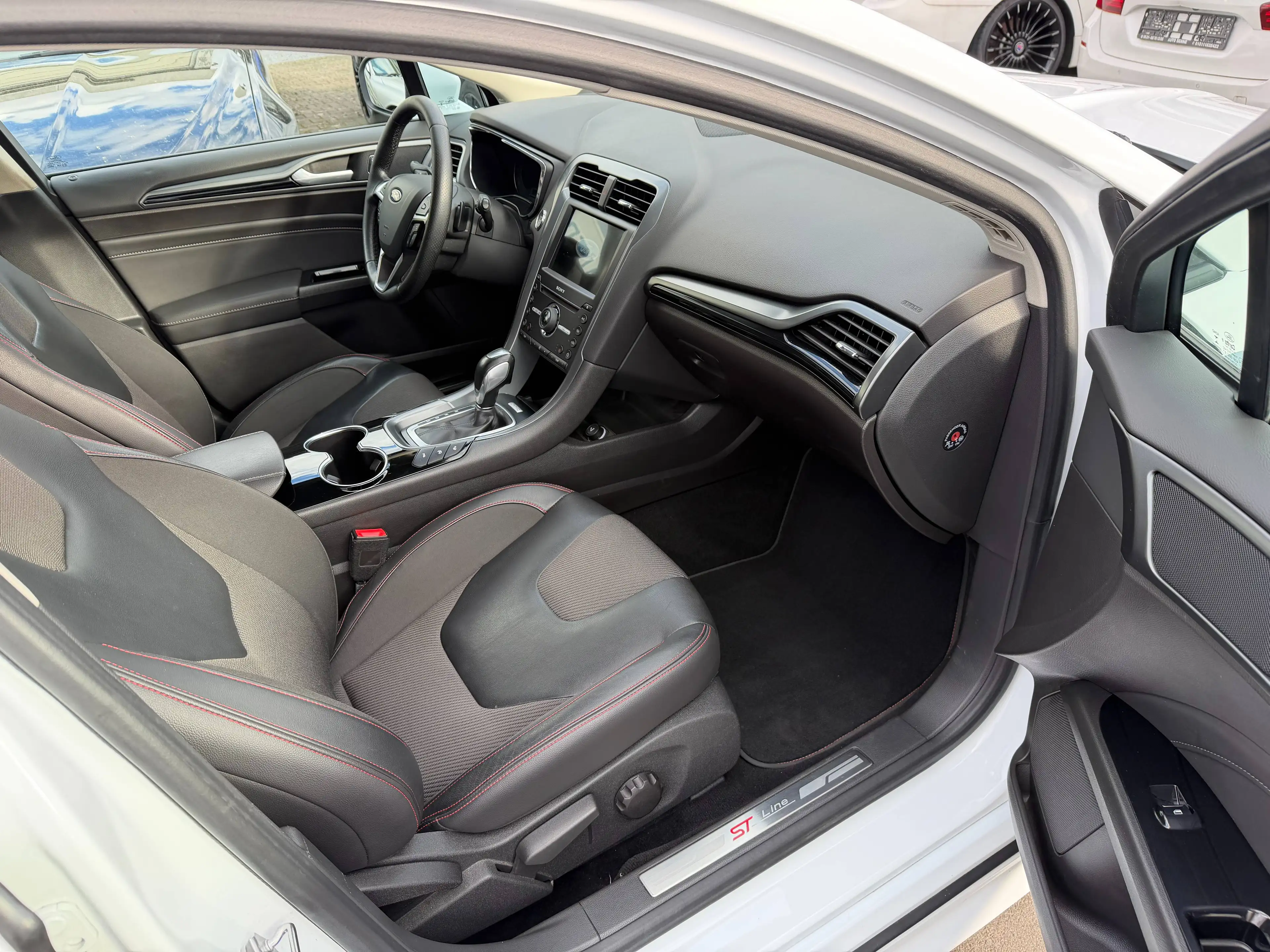 Ford Mondeo ST-Line~AWD~Automatik~Panorama~LED~Ahk — photo 10
