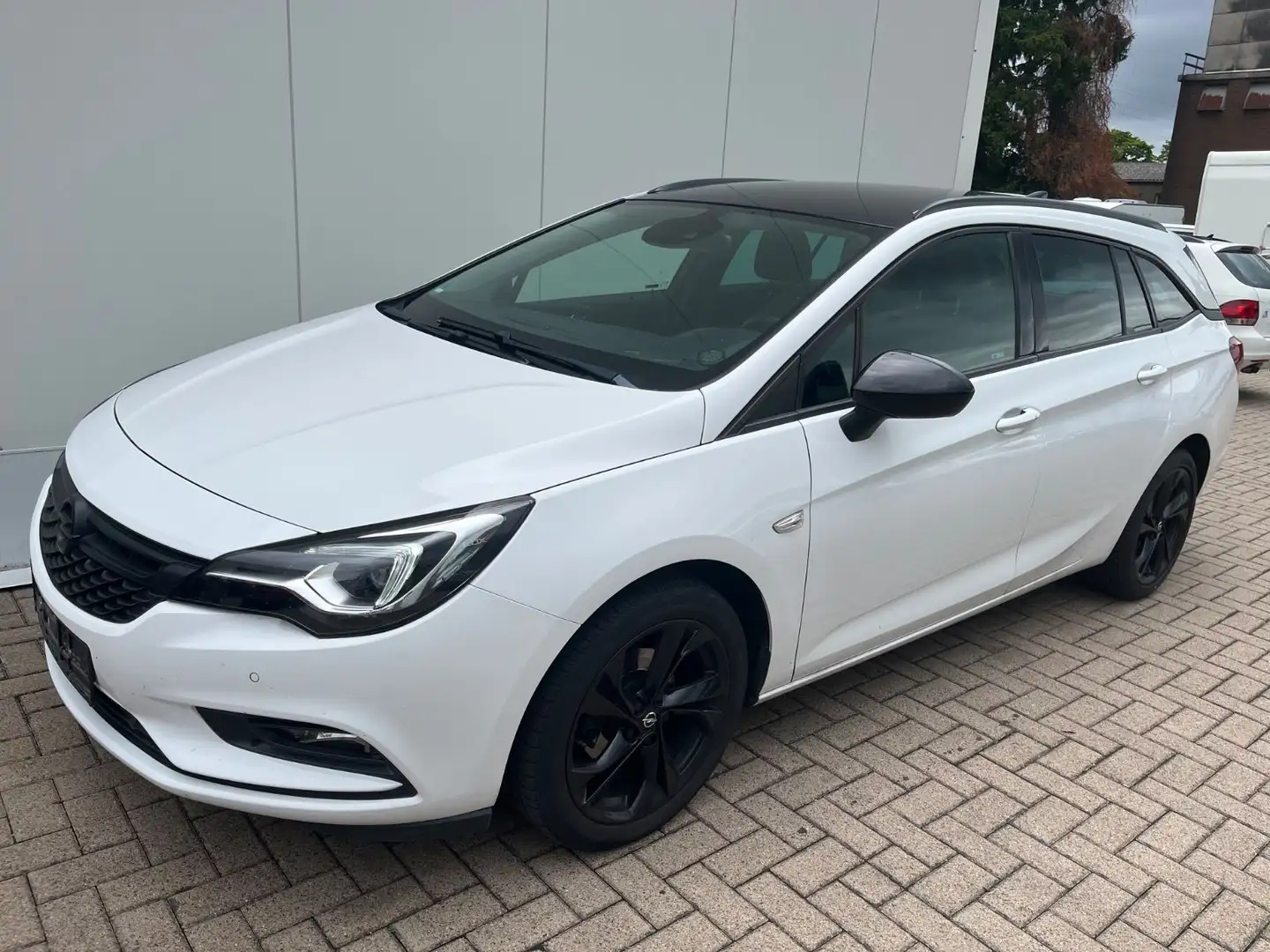 Opel Astra ST 1.4 ON+LED+AHK+Sitzheizung+Navi+Alu 17" Wit - 1