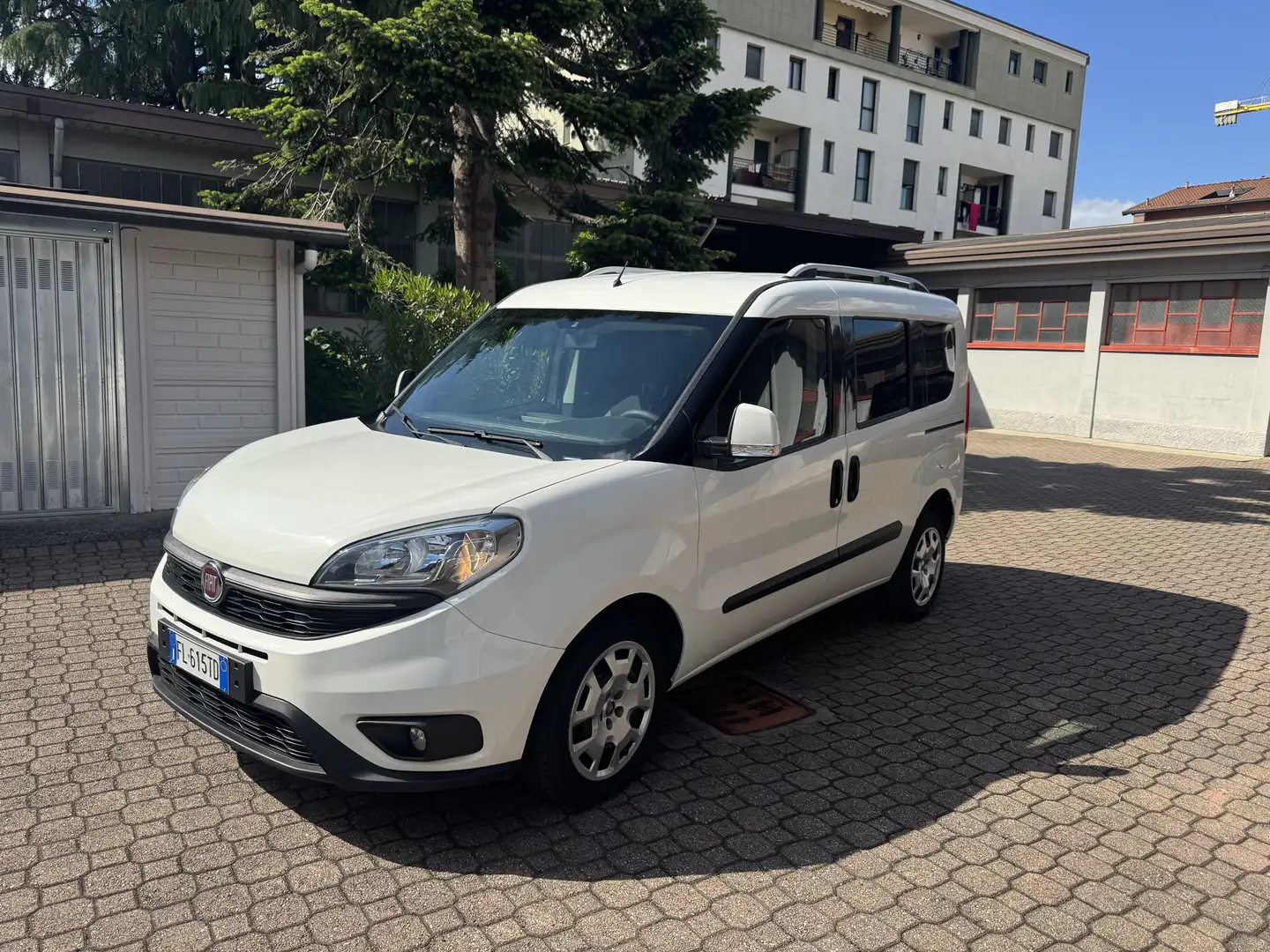 Fiat Doblo 1.6 mjt 16v Active EURO 6 - 1