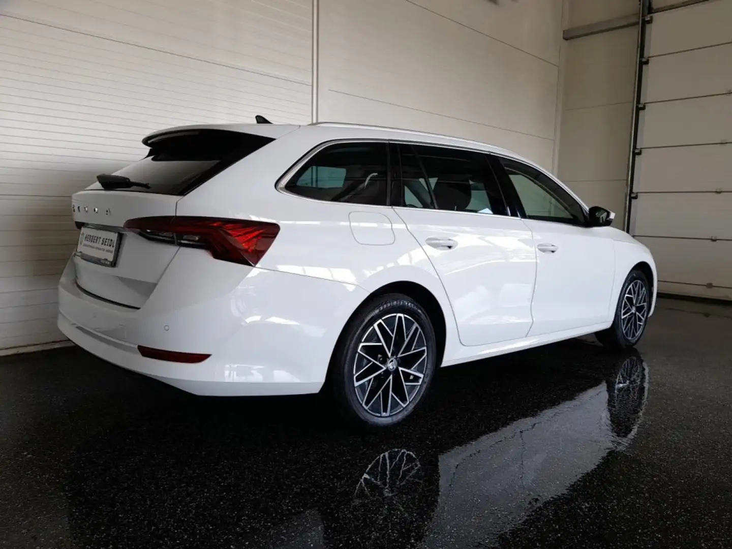 Skoda Octavia Combi STYLE 2,0 TDI DSG *VOLL-LED MIT DYN BLINKER / HEAD-UP / 17 ZOLL / VIRTUELL / NAVI / ACC / MEMORY SPORTSITZE* Weiß - 2