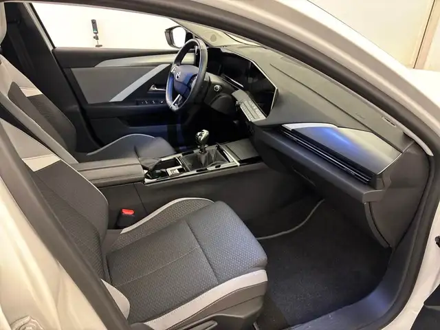 Opel Astra view 9