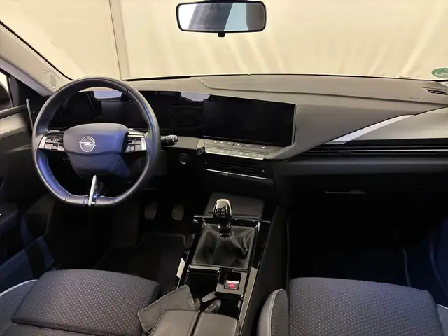 Opel Astra view 7