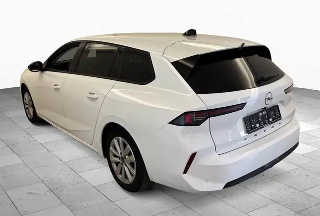 Opel Astra view 4