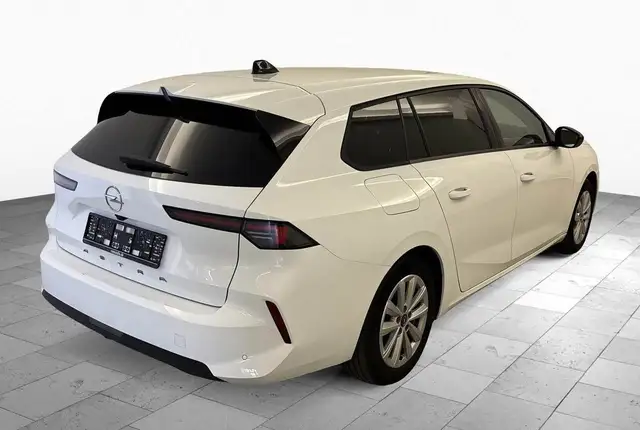Opel Astra view 3