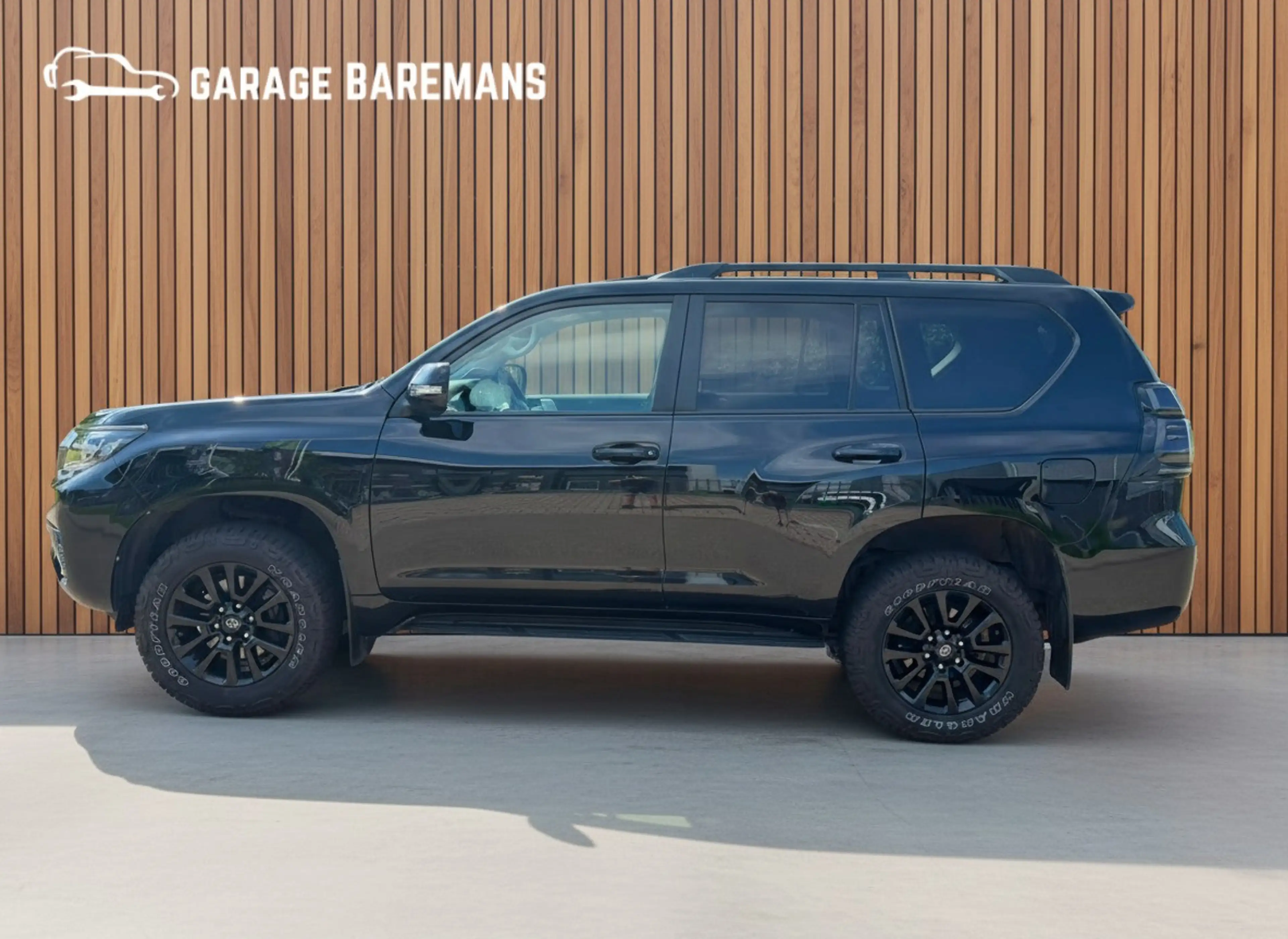 Toyota Land Cruiser 150 2.8 D-4D Black Edition 7 Pers 204PK Alle optie — photo 2