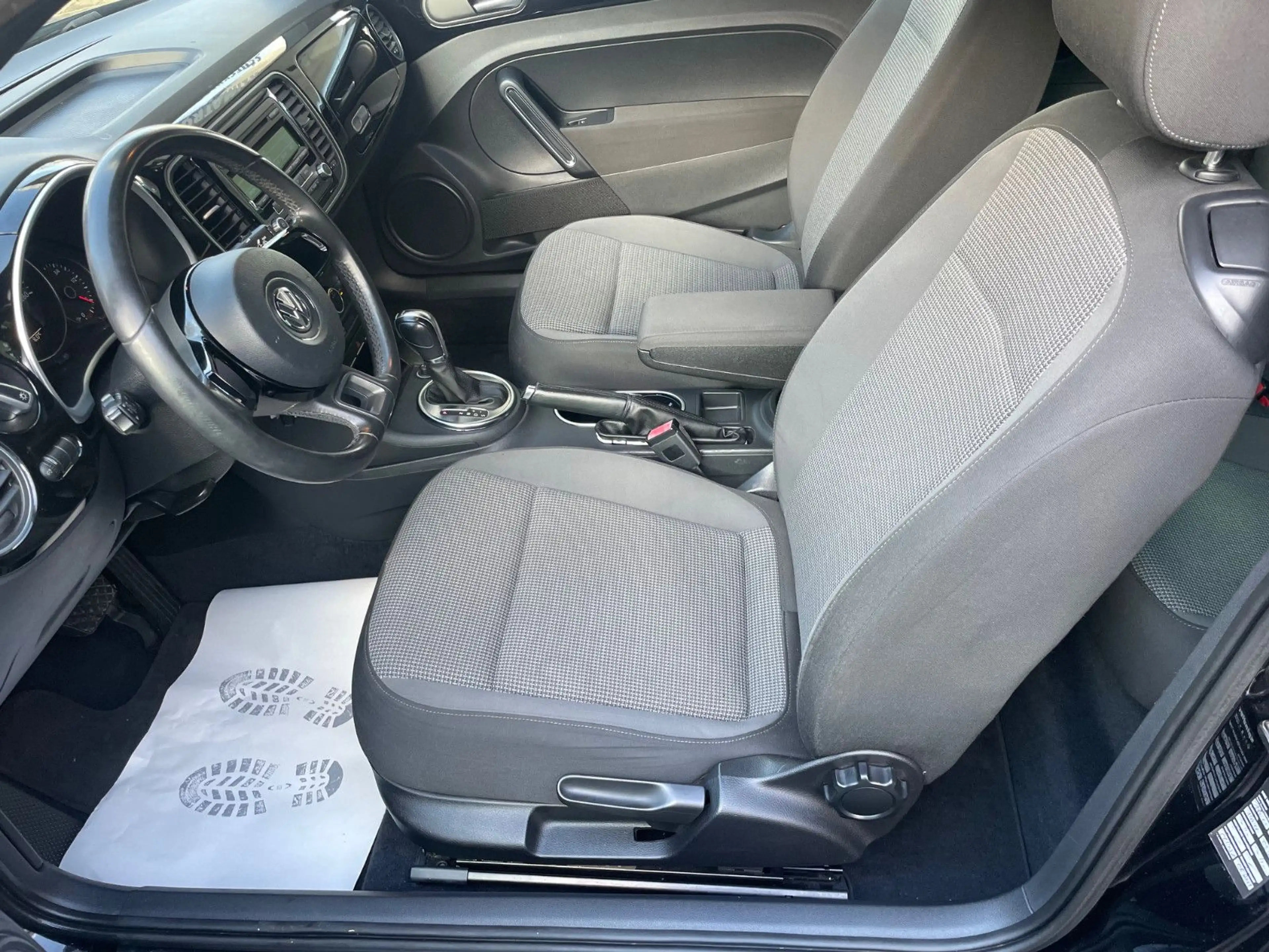 Volkswagen Beetle Lim. 2.0 TDI, Design, Bi-Xenon, DSG — photo 10