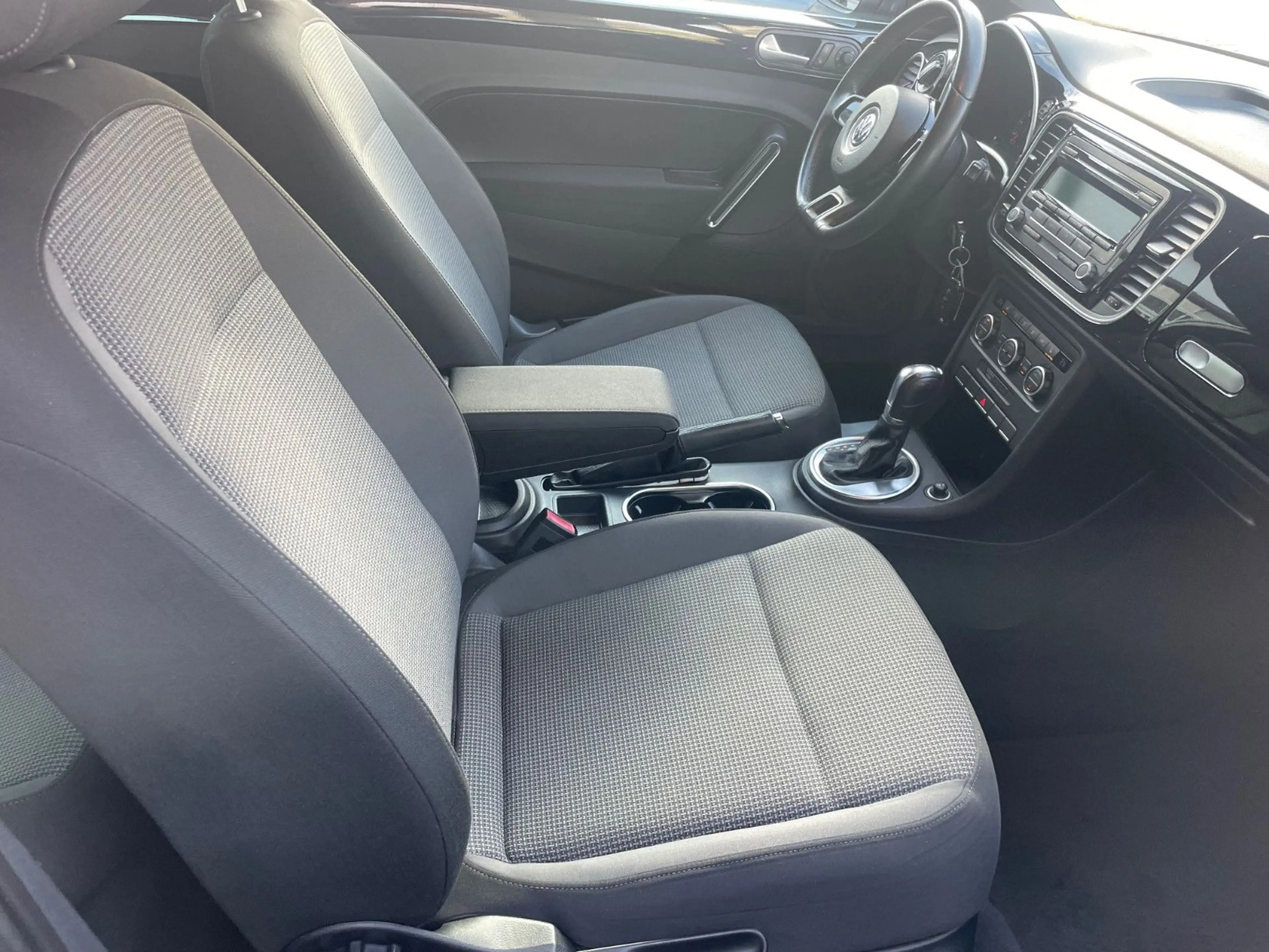Volkswagen Beetle Lim. 2.0 TDI, Design, Bi-Xenon, DSG — photo 11