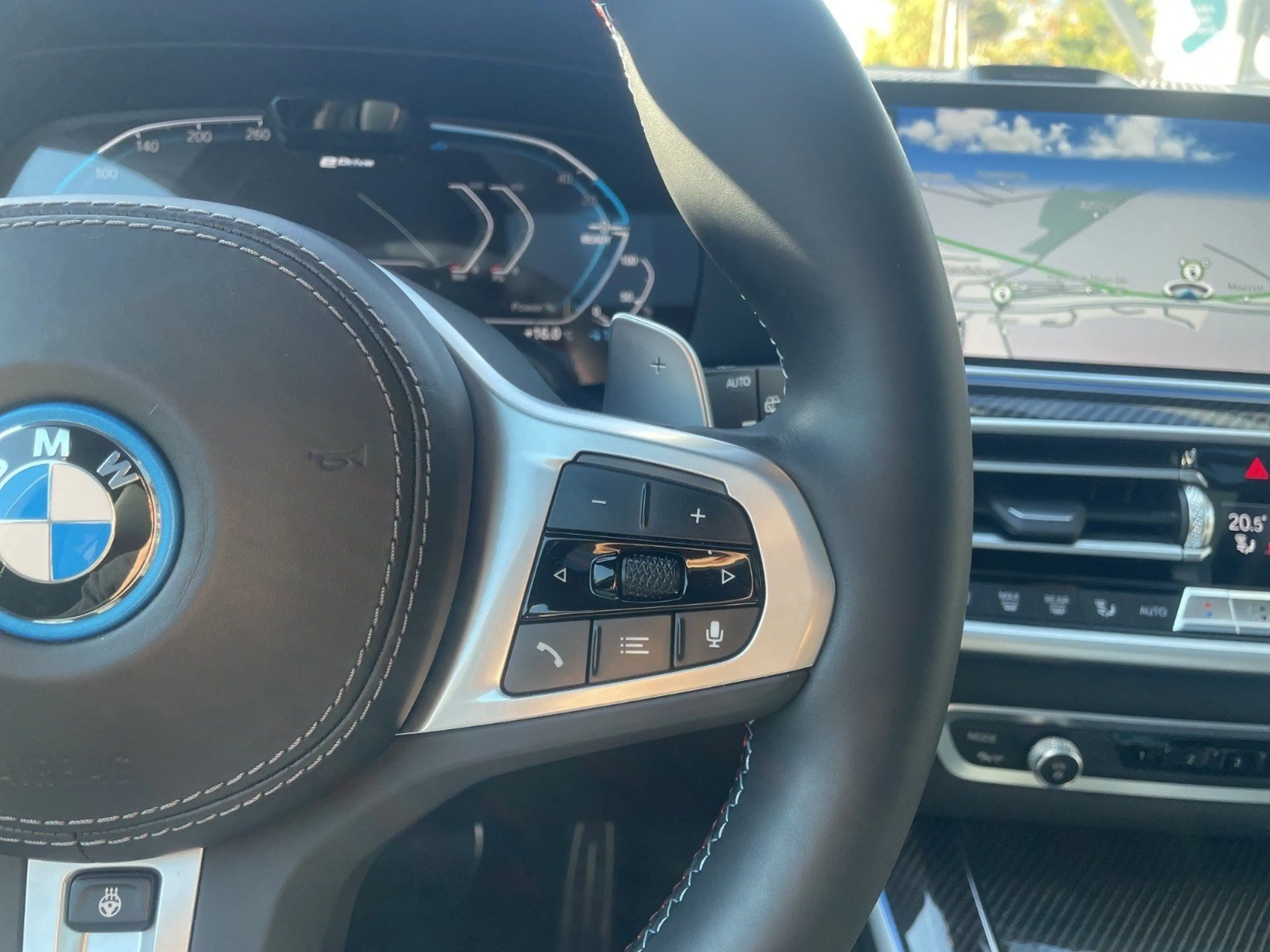 BMW X5 xDrive45e B&W *Skylounge* — photo 14