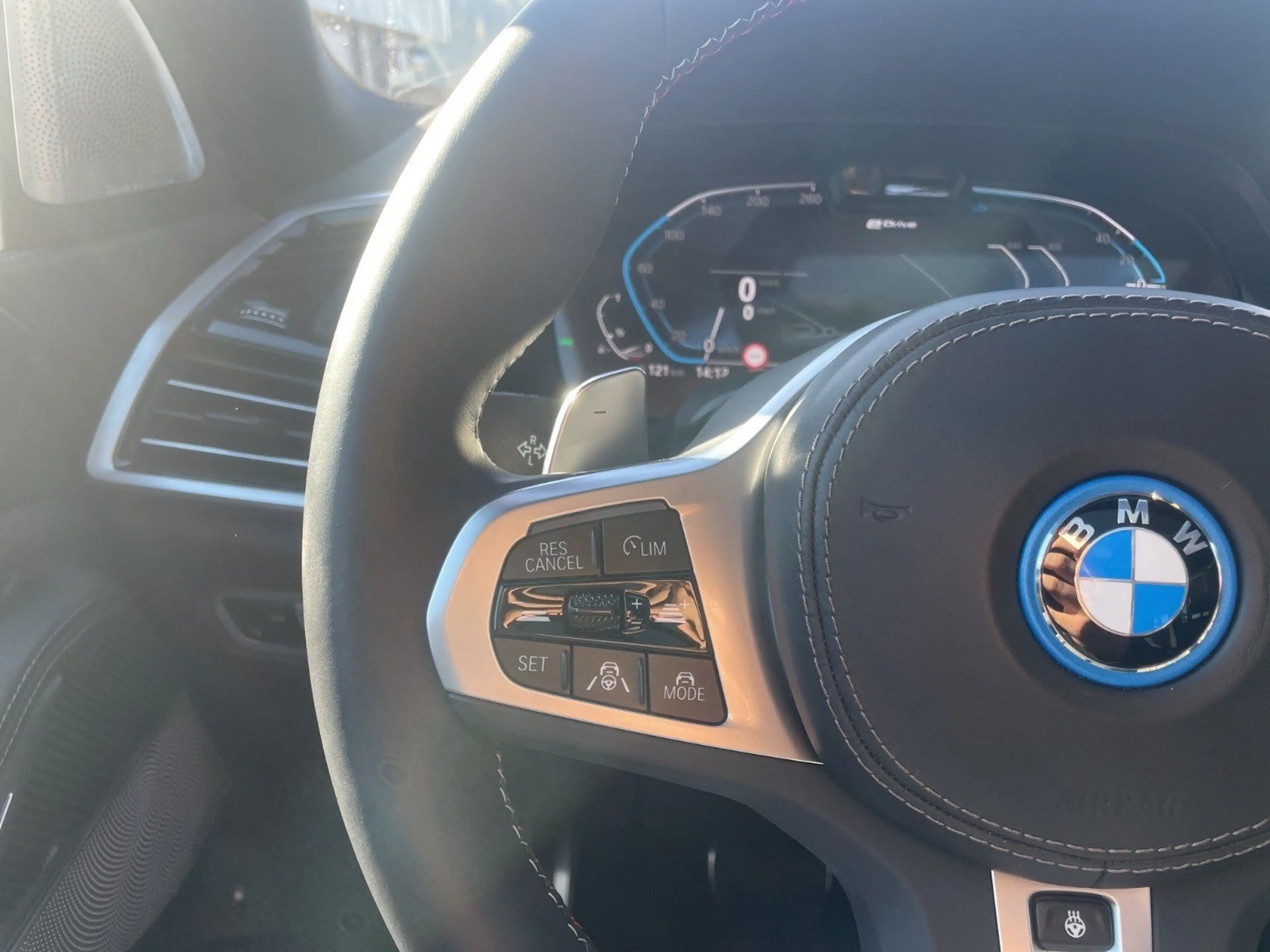BMW X5 xDrive45e B&W *Skylounge* — photo 15