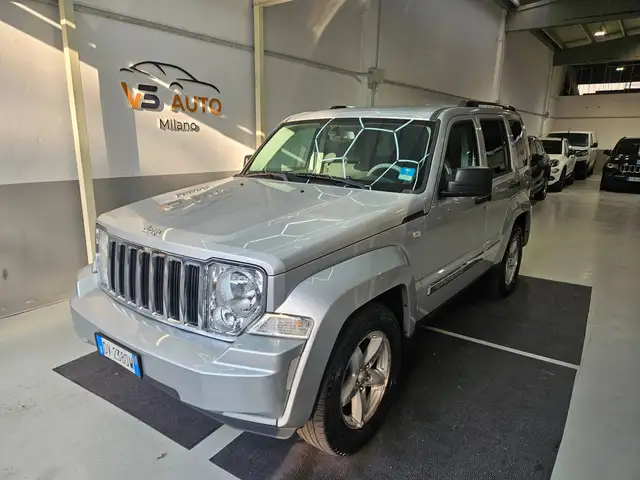 Jeep Cherokee Cherokee IV 2008 2.8 crd Sport dpf
