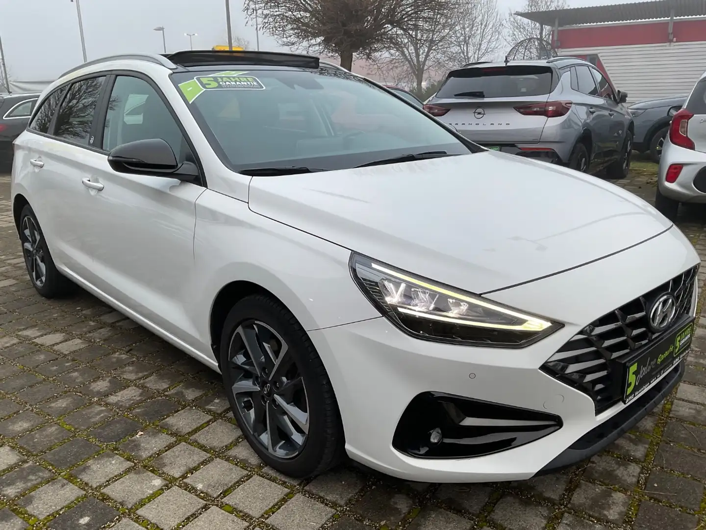 Hyundai i30 cw 1.5 T-GDI Edition 30+ LED+Navi+Pano+SD+LM Blanc - 2